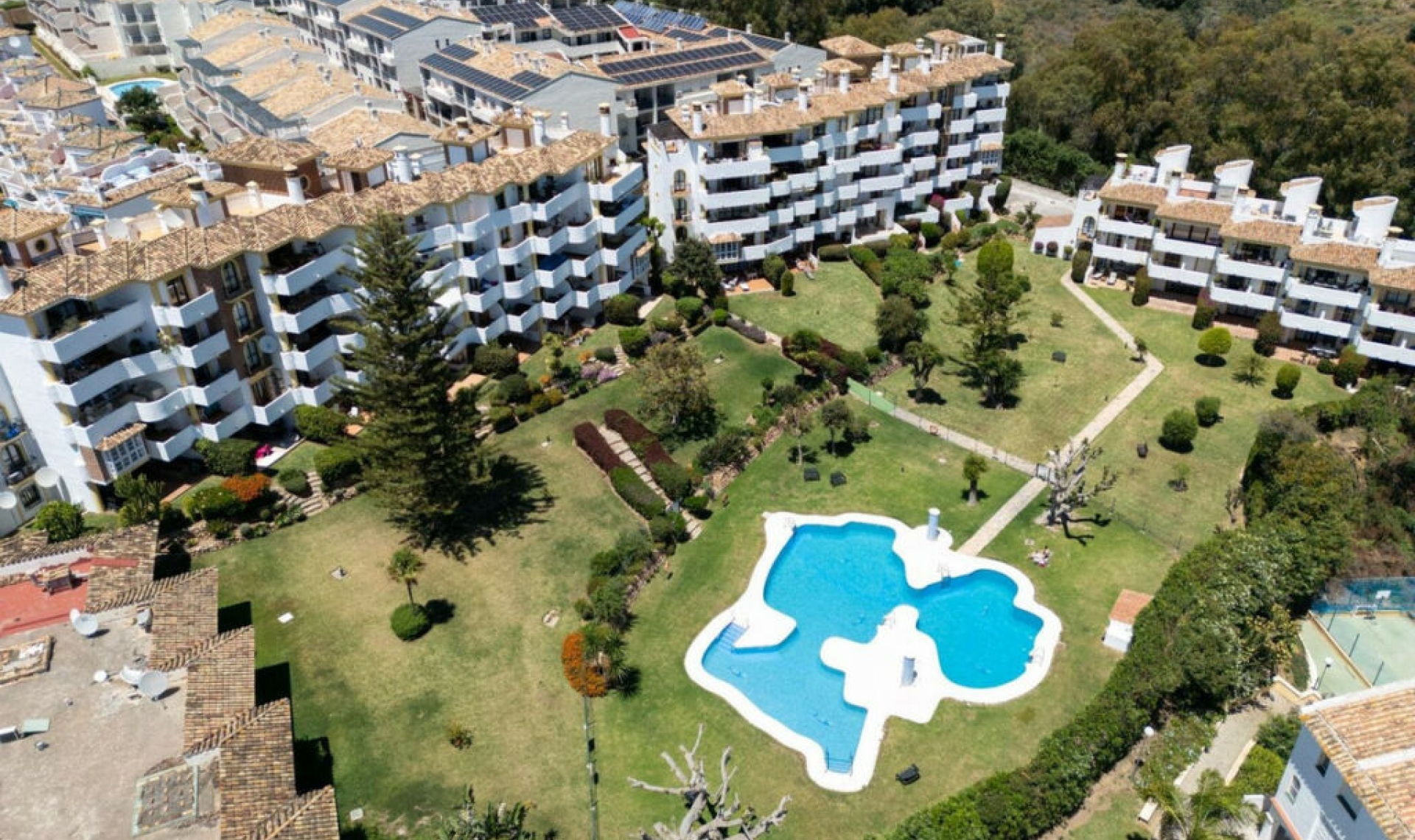 Resale - Apartment -
Calahonda