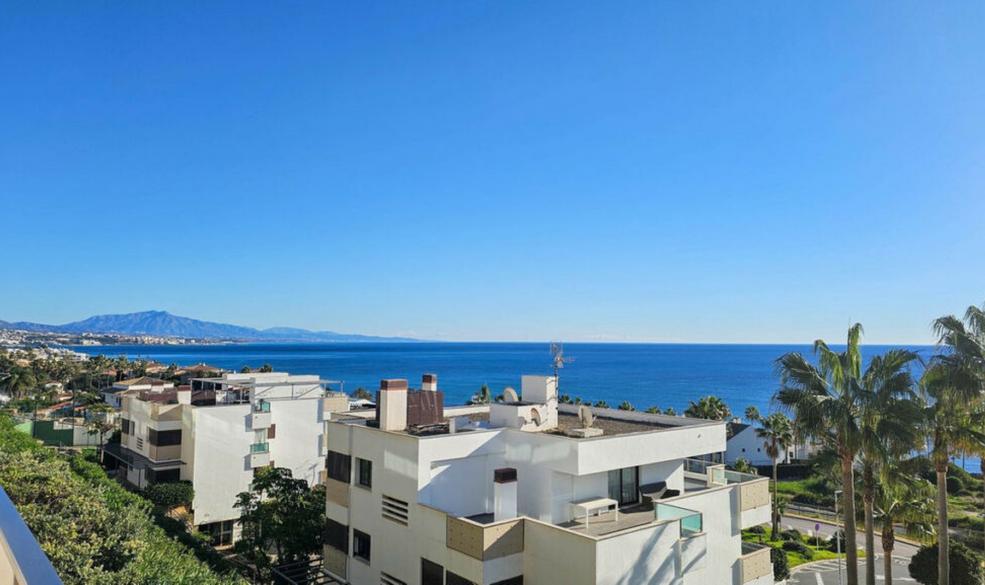 Resale - Apartment -
Casares Playa