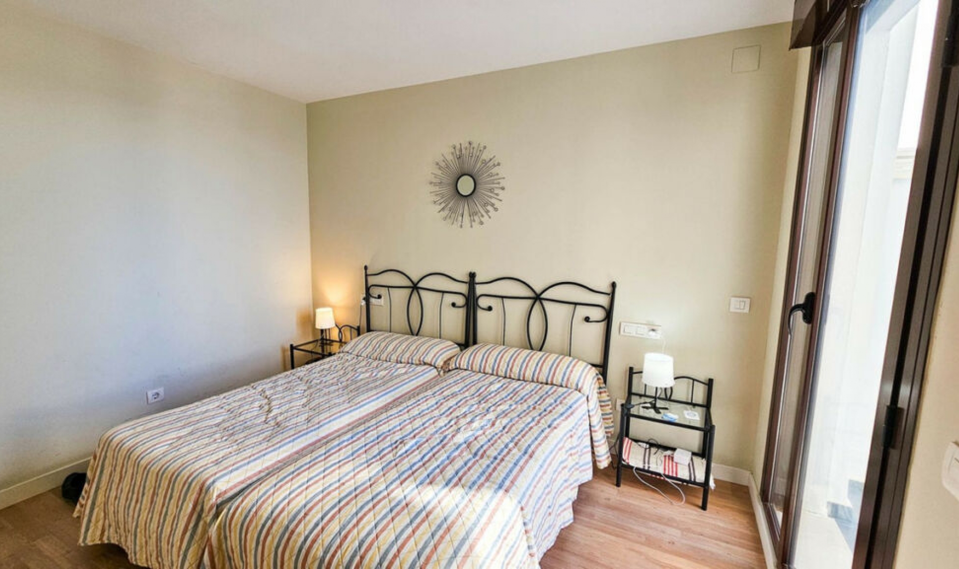 Resale - Apartment -
Casares Playa