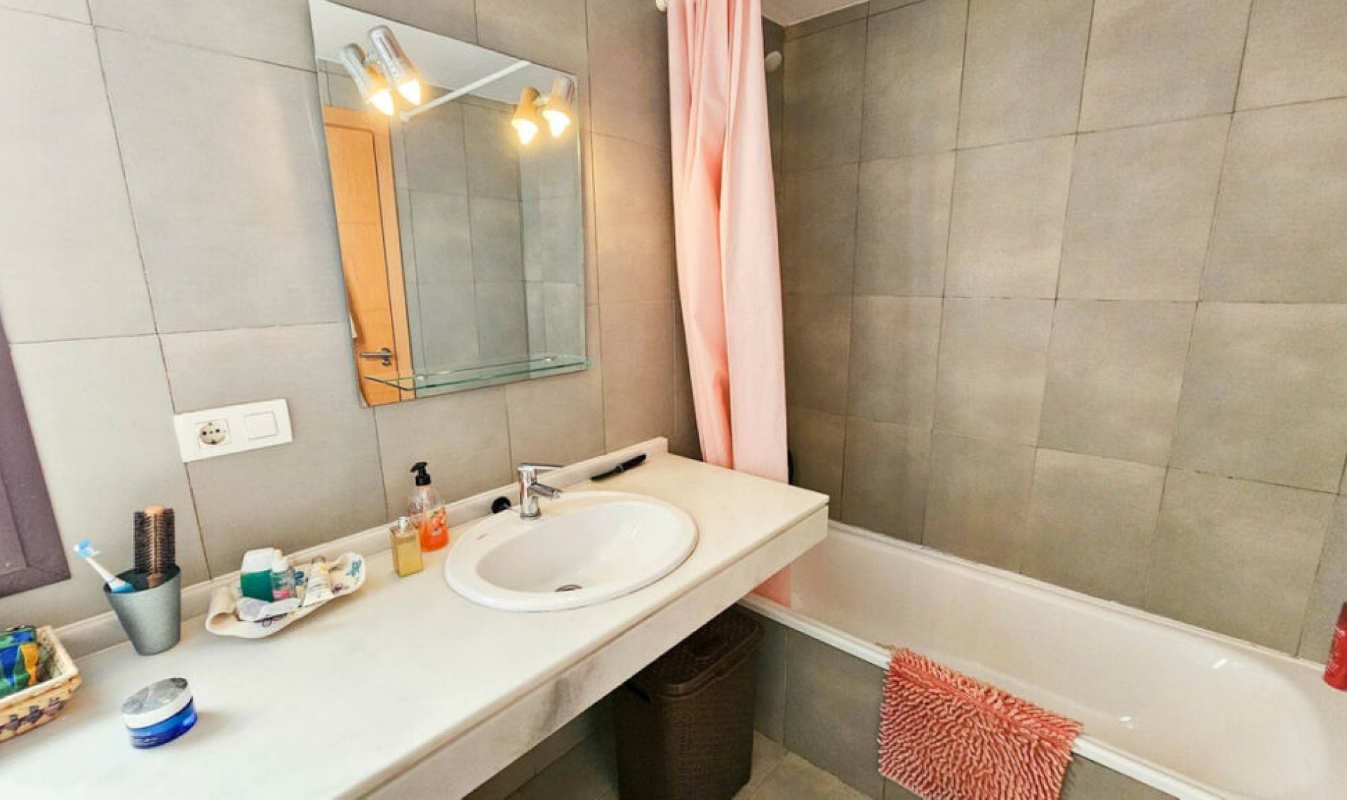 Resale - Apartment -
Casares Playa