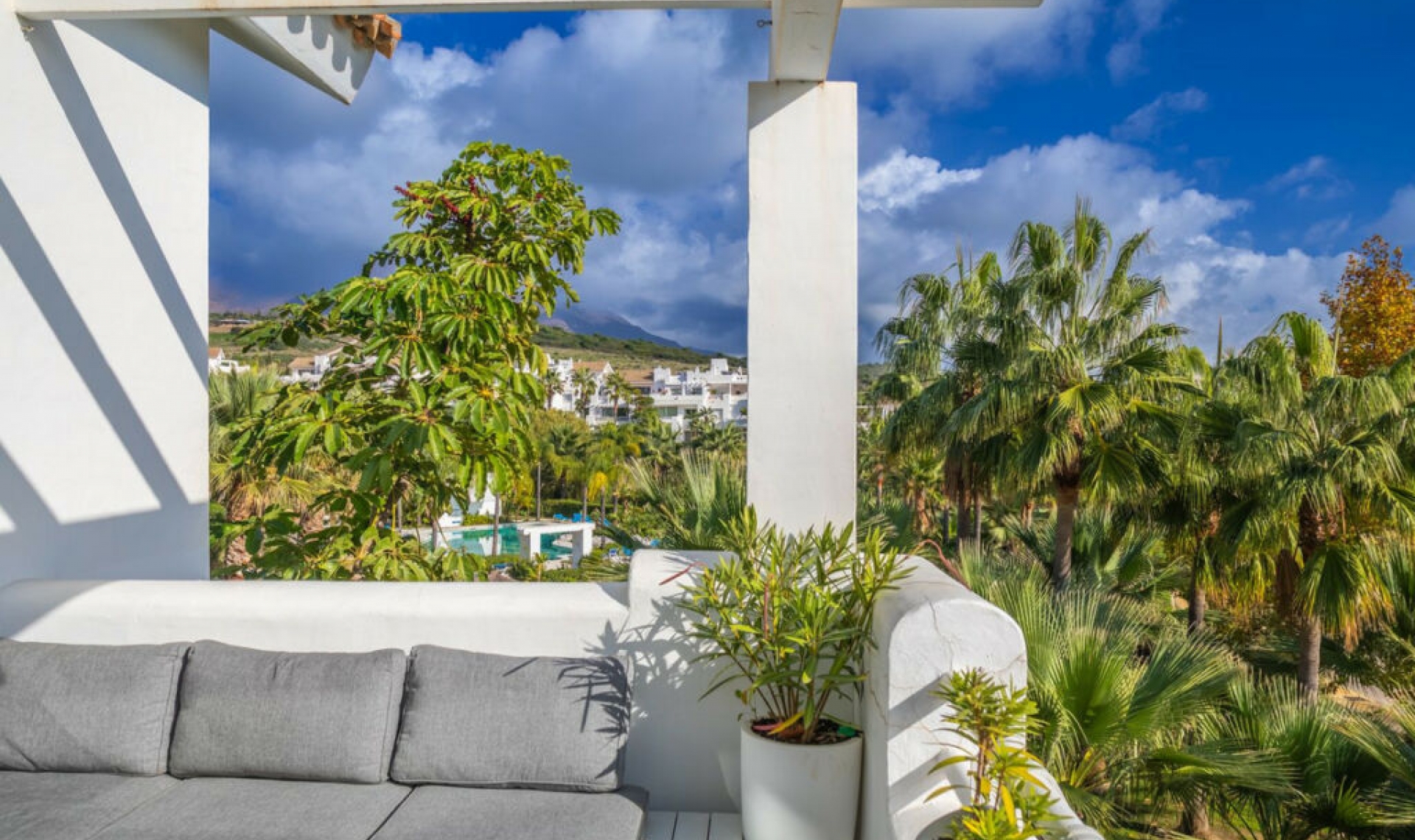 Resale - Apartment -
Casares Playa