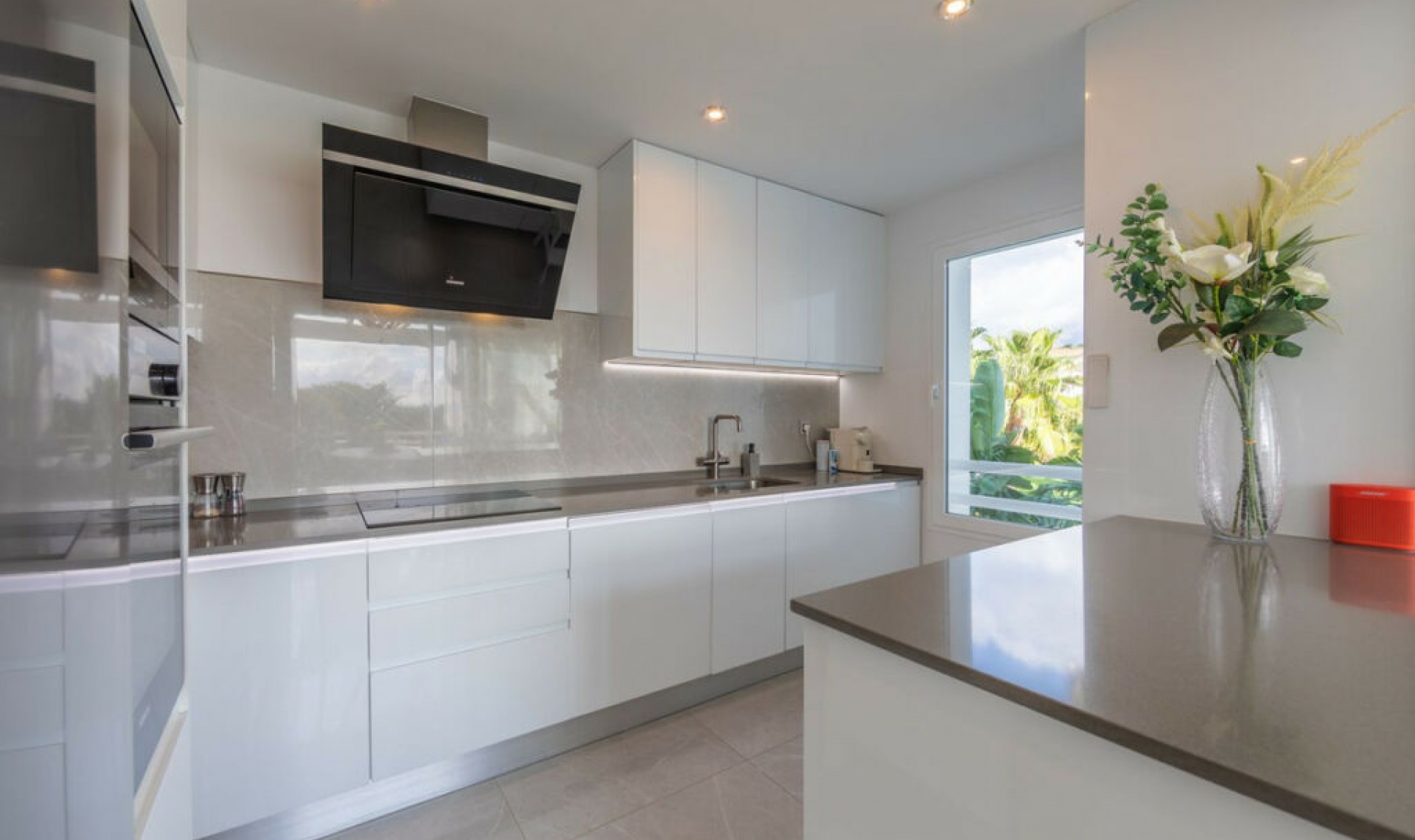 Resale - Apartment -
Casares Playa