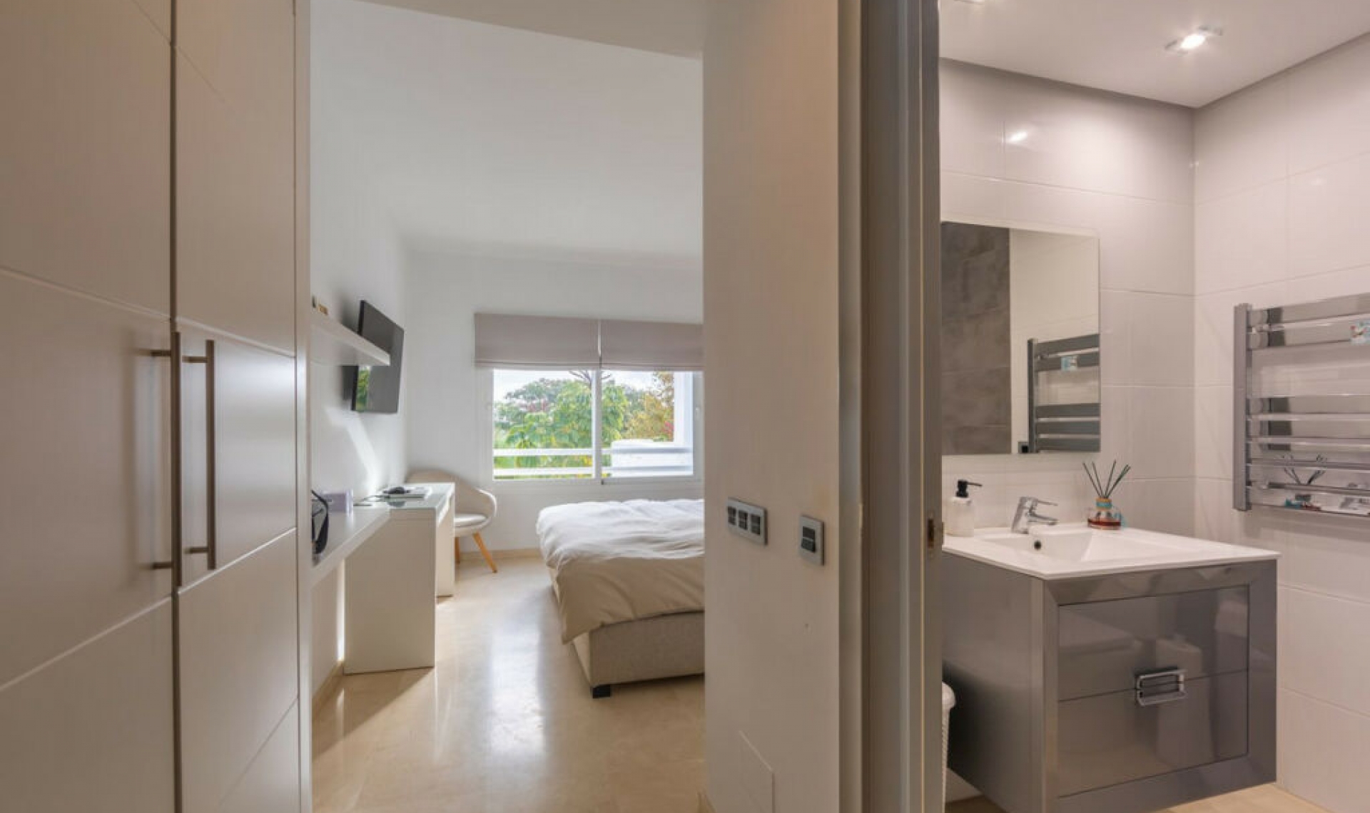 Resale - Apartment -
Casares Playa