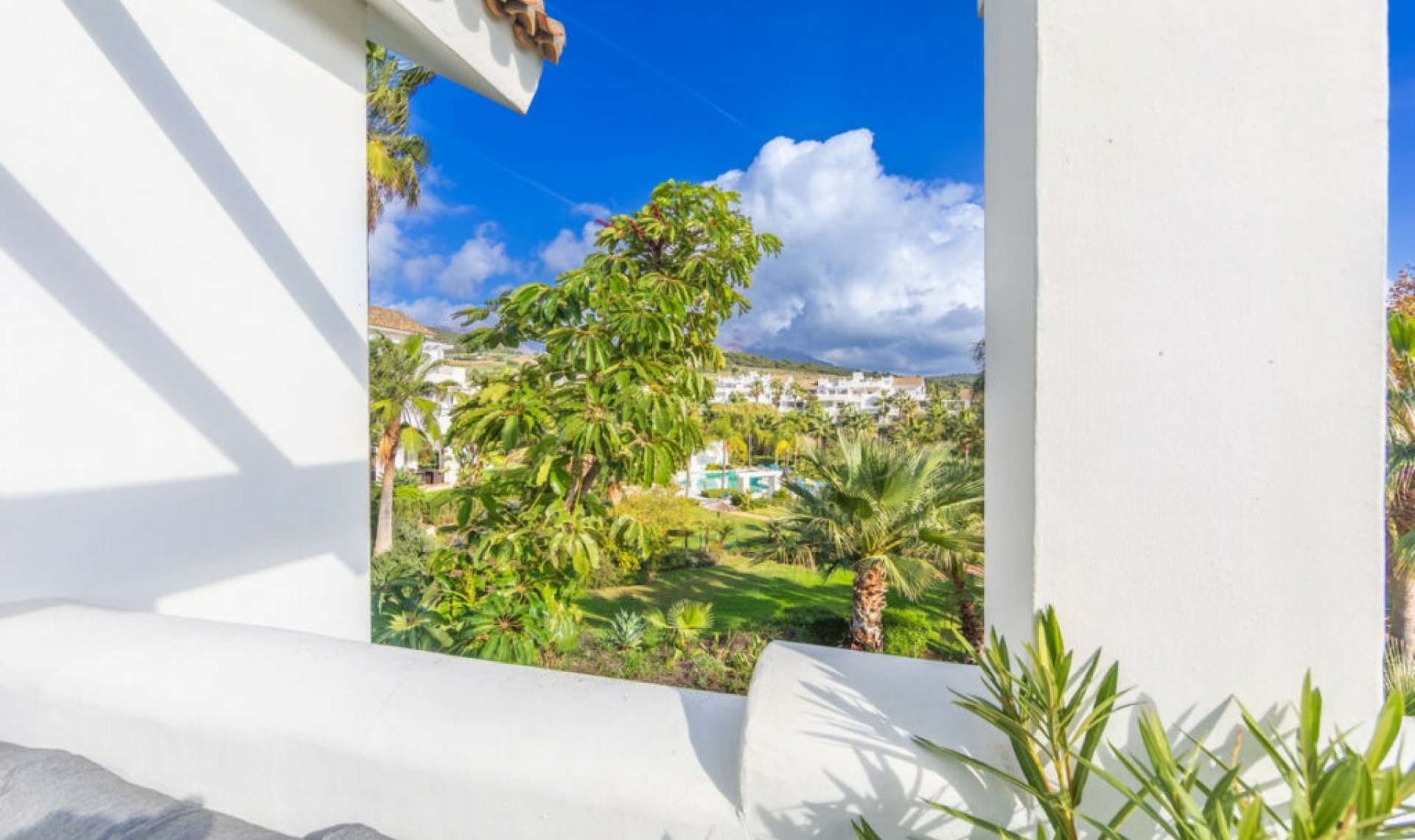 Resale - Apartment -
Casares Playa