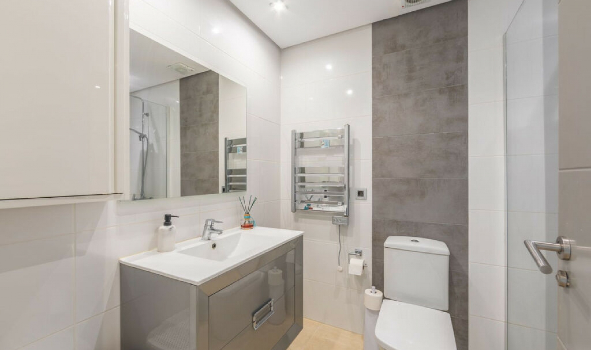 Resale - Apartment -
Casares Playa