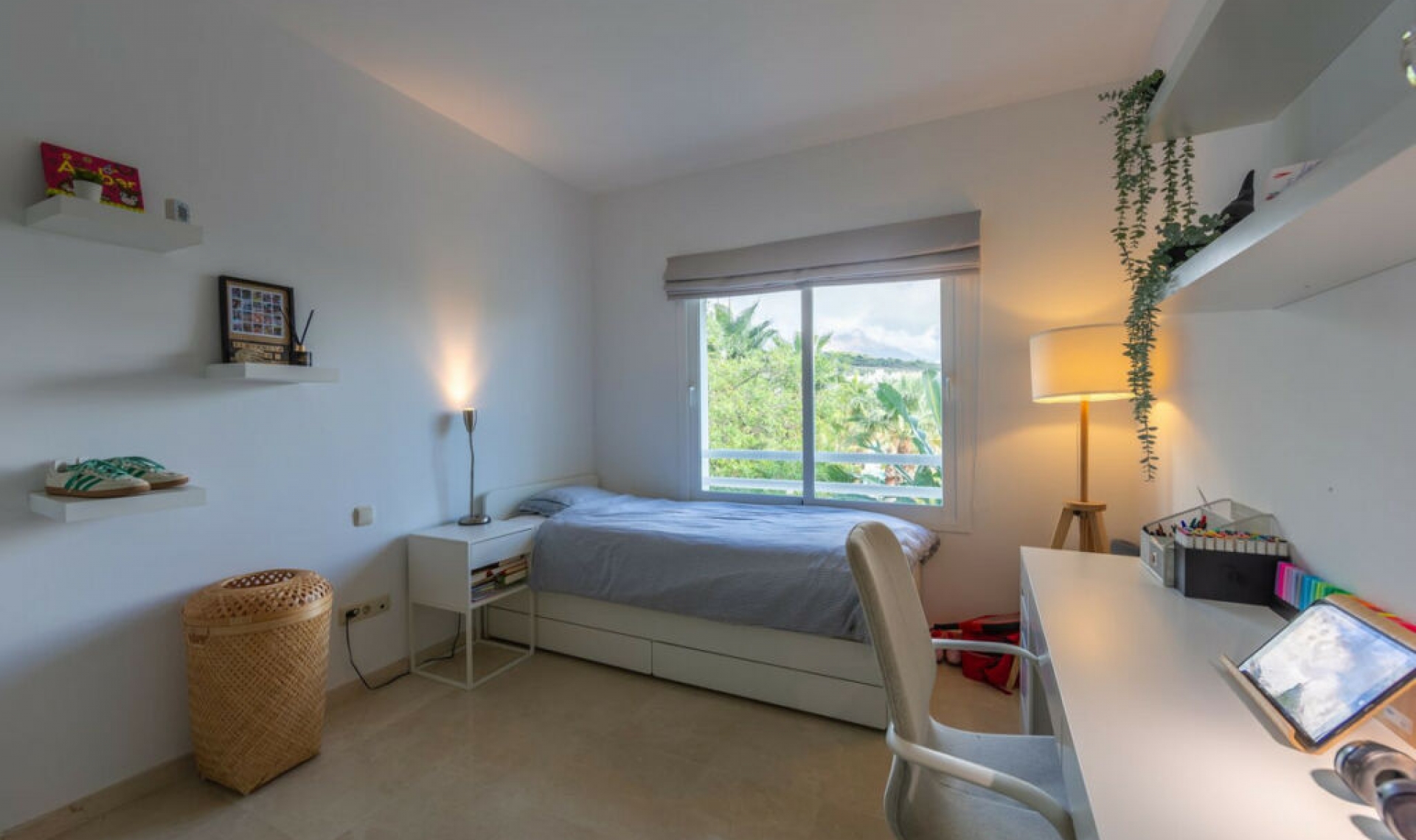 Resale - Apartment -
Casares Playa