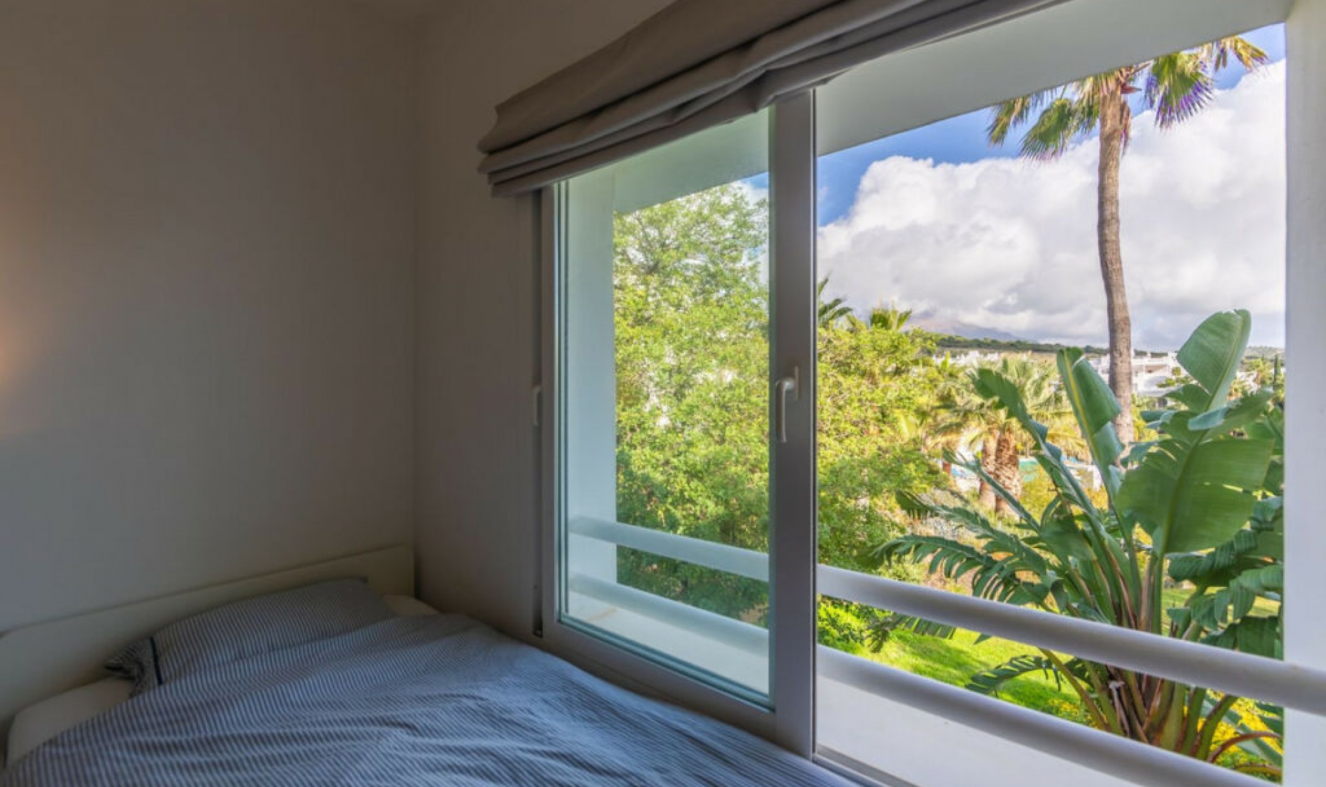 Resale - Apartment -
Casares Playa