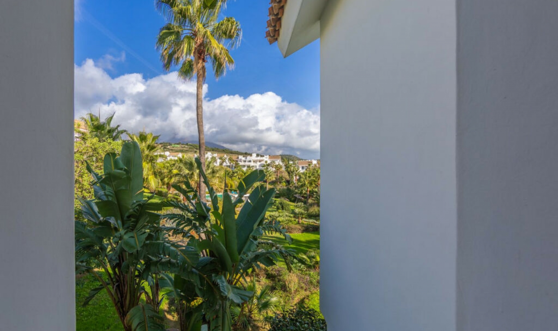 Resale - Apartment -
Casares Playa