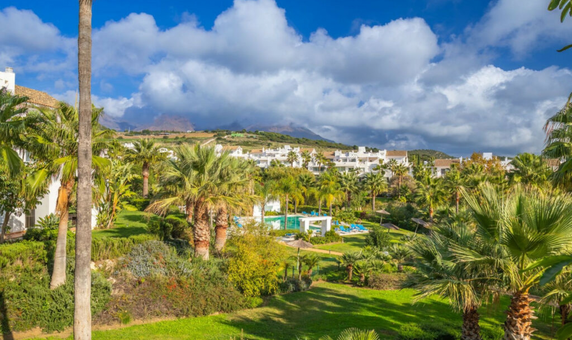 Resale - Apartment -
Casares Playa