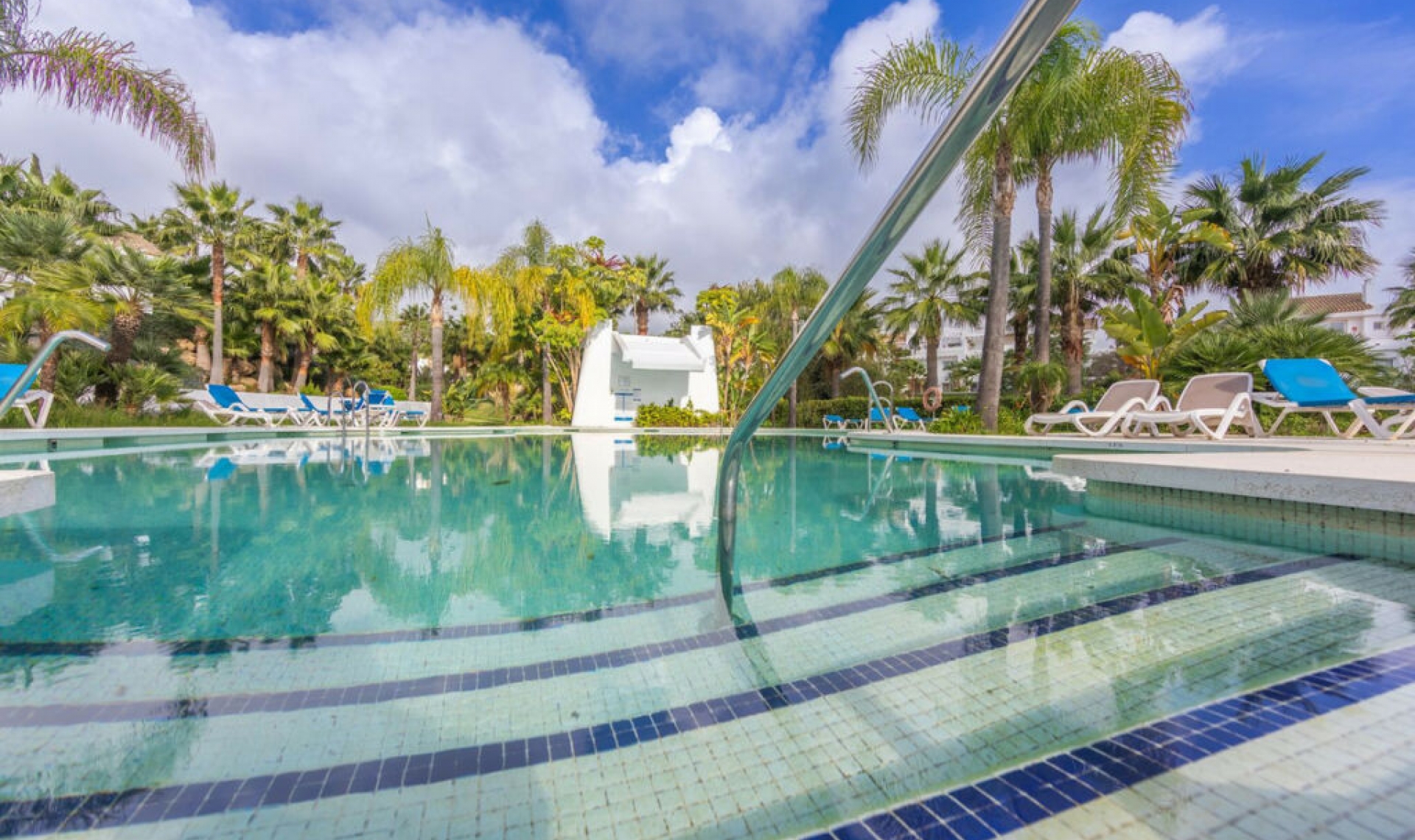 Resale - Apartment -
Casares Playa