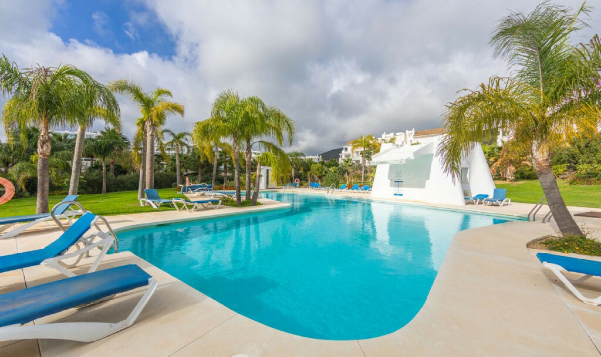 Resale - Apartment -
Casares Playa
