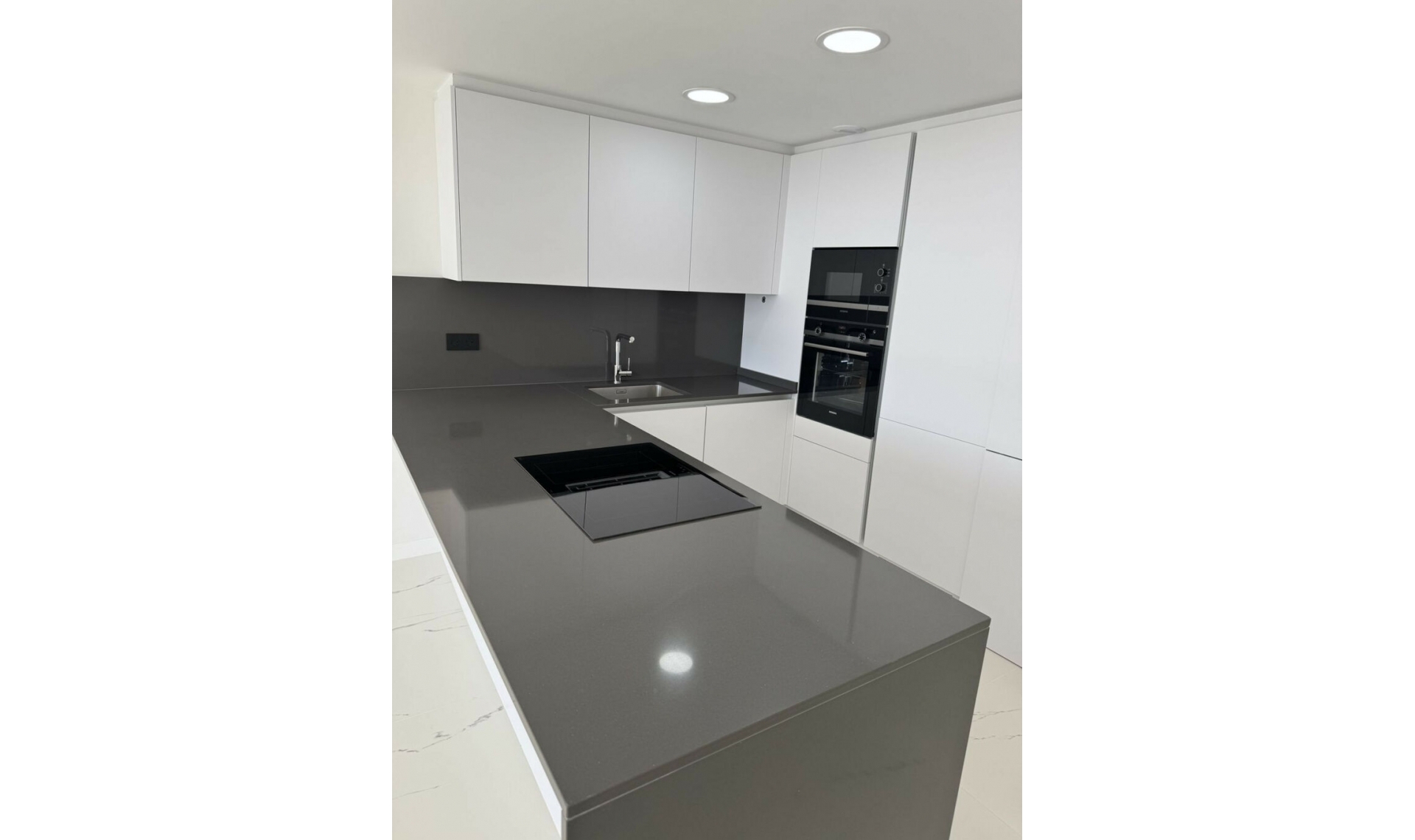 Resale - Apartment -
Casares Playa