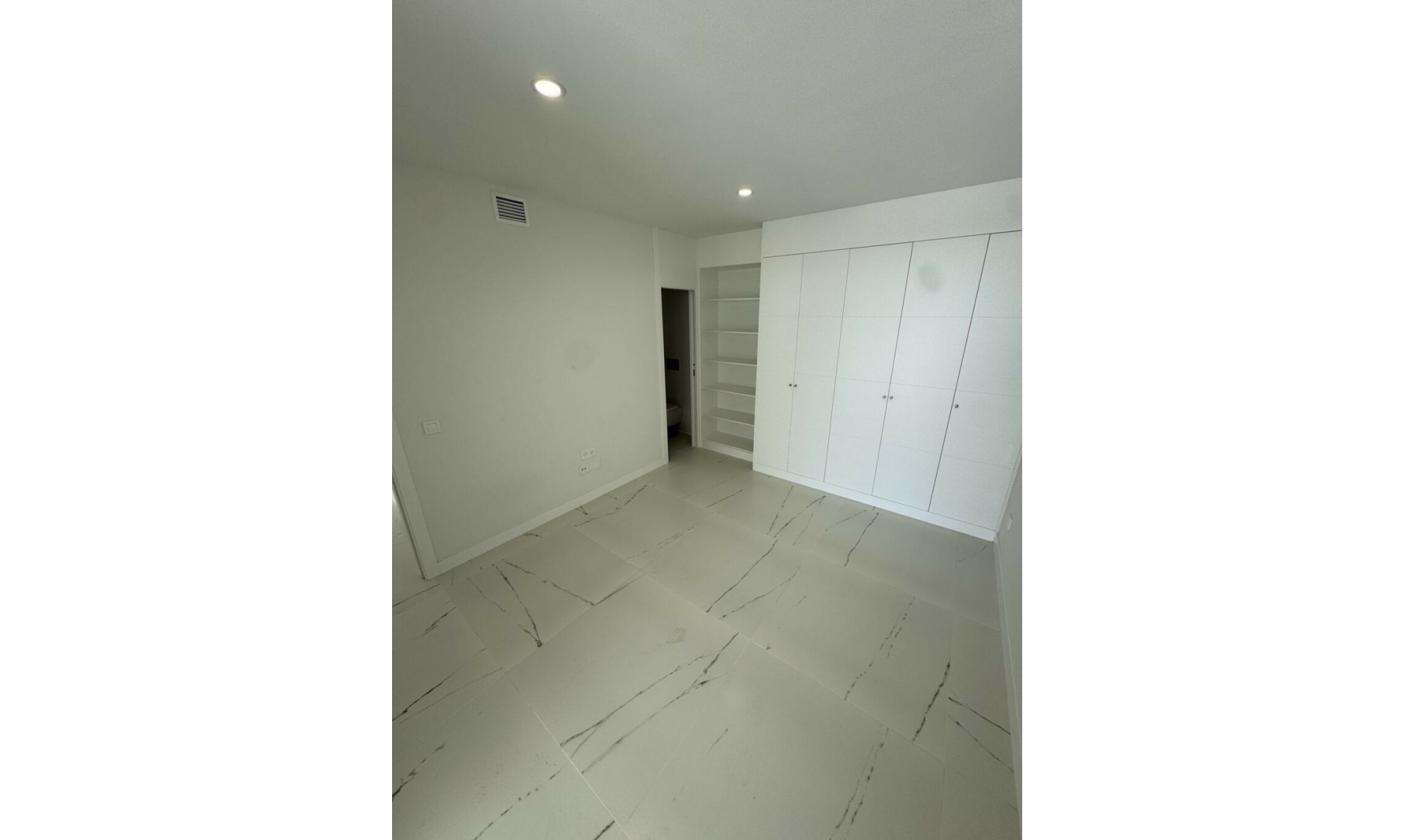 Resale - Apartment -
Casares Playa