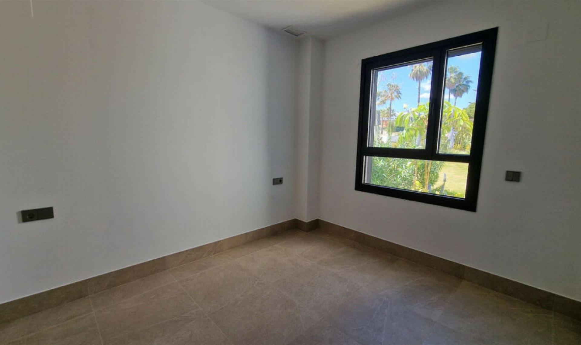 Resale - Apartment -
Casares Playa
