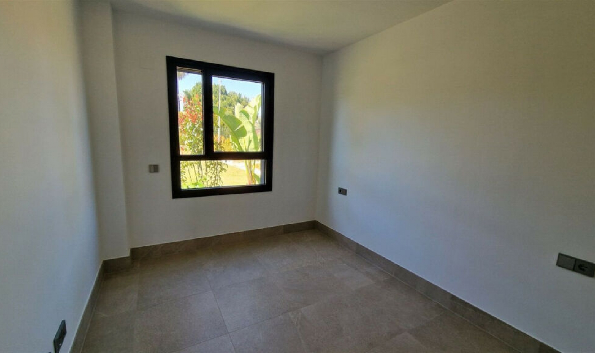Resale - Apartment -
Casares Playa