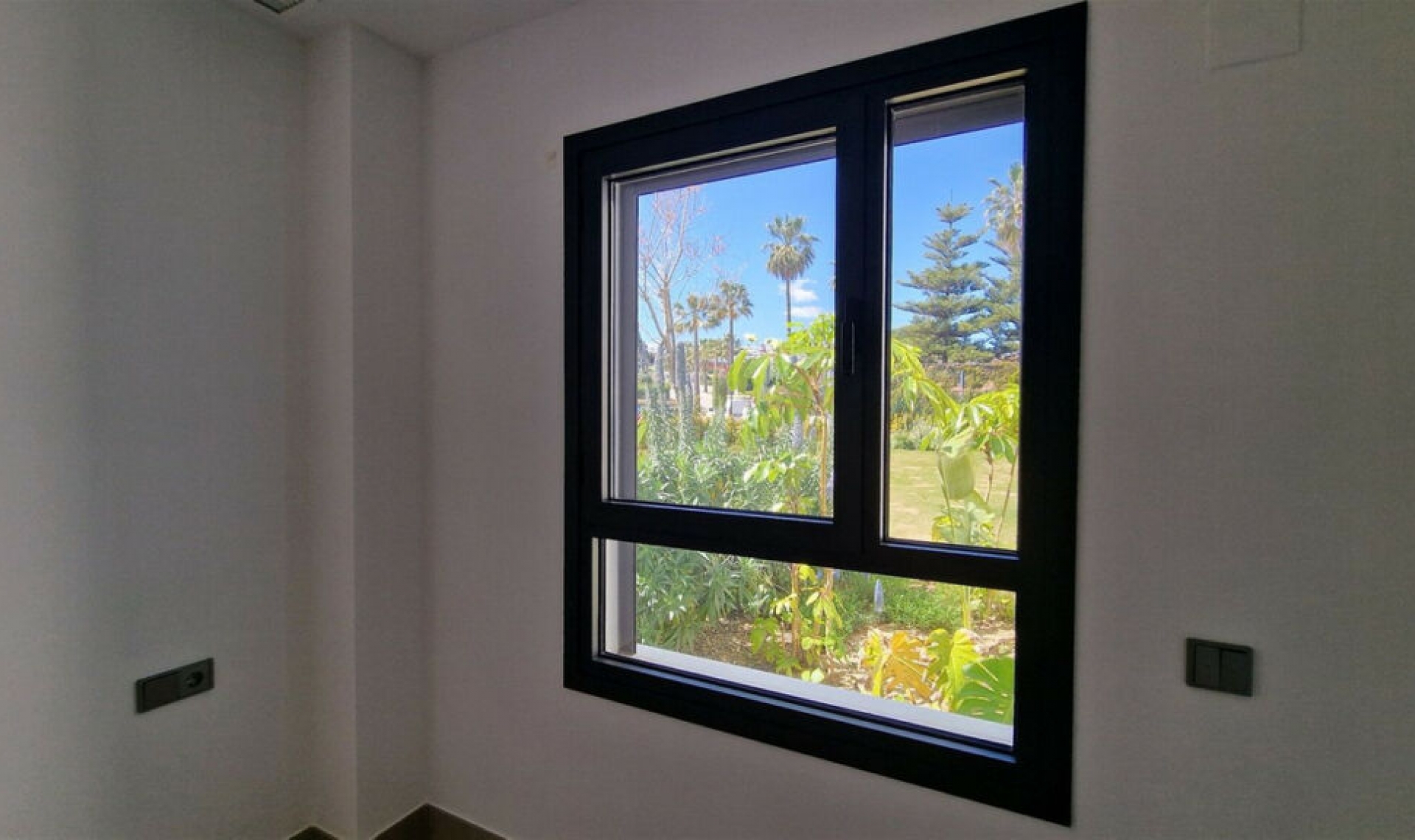 Resale - Apartment -
Casares Playa
