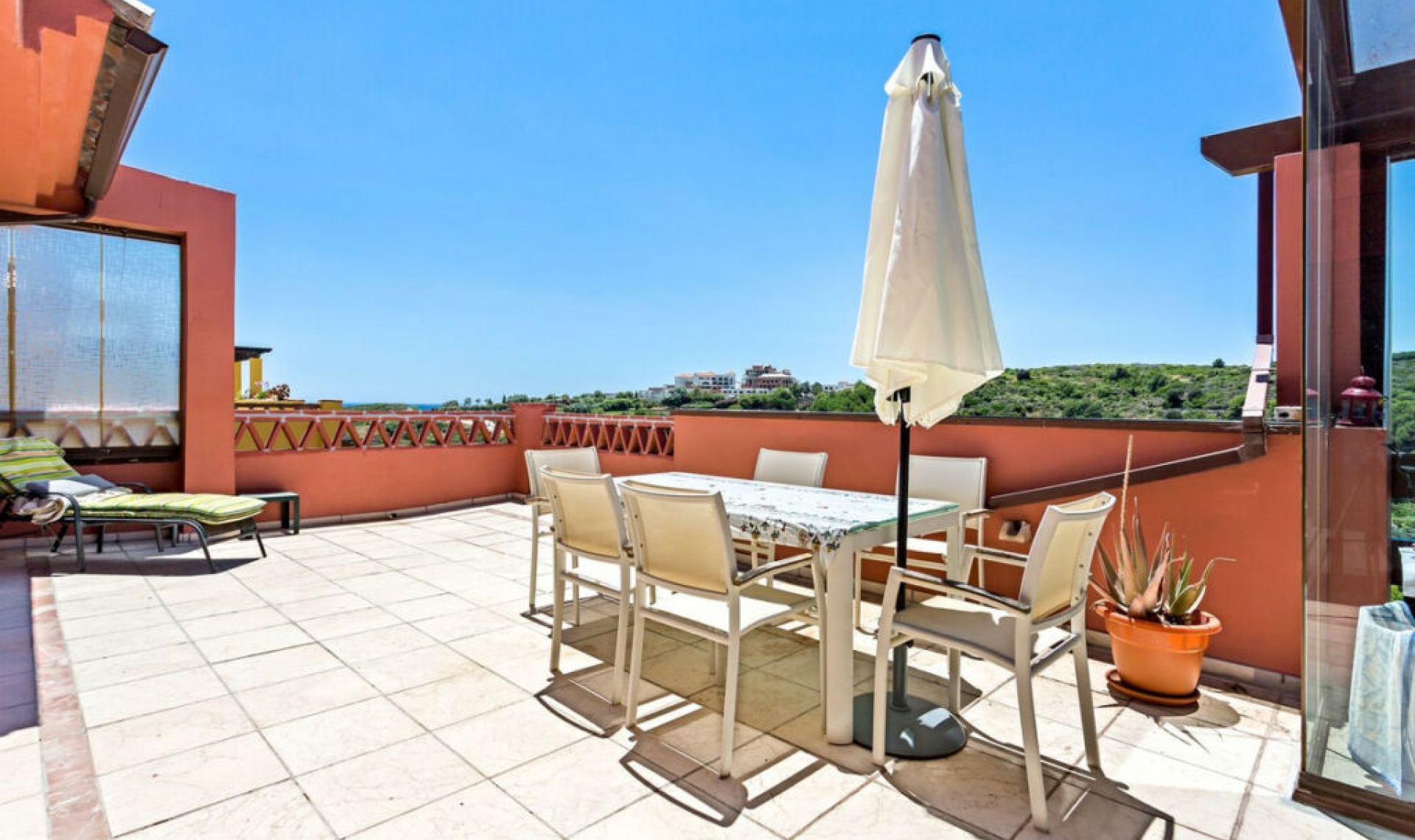 Resale - Apartment -
Casares Playa