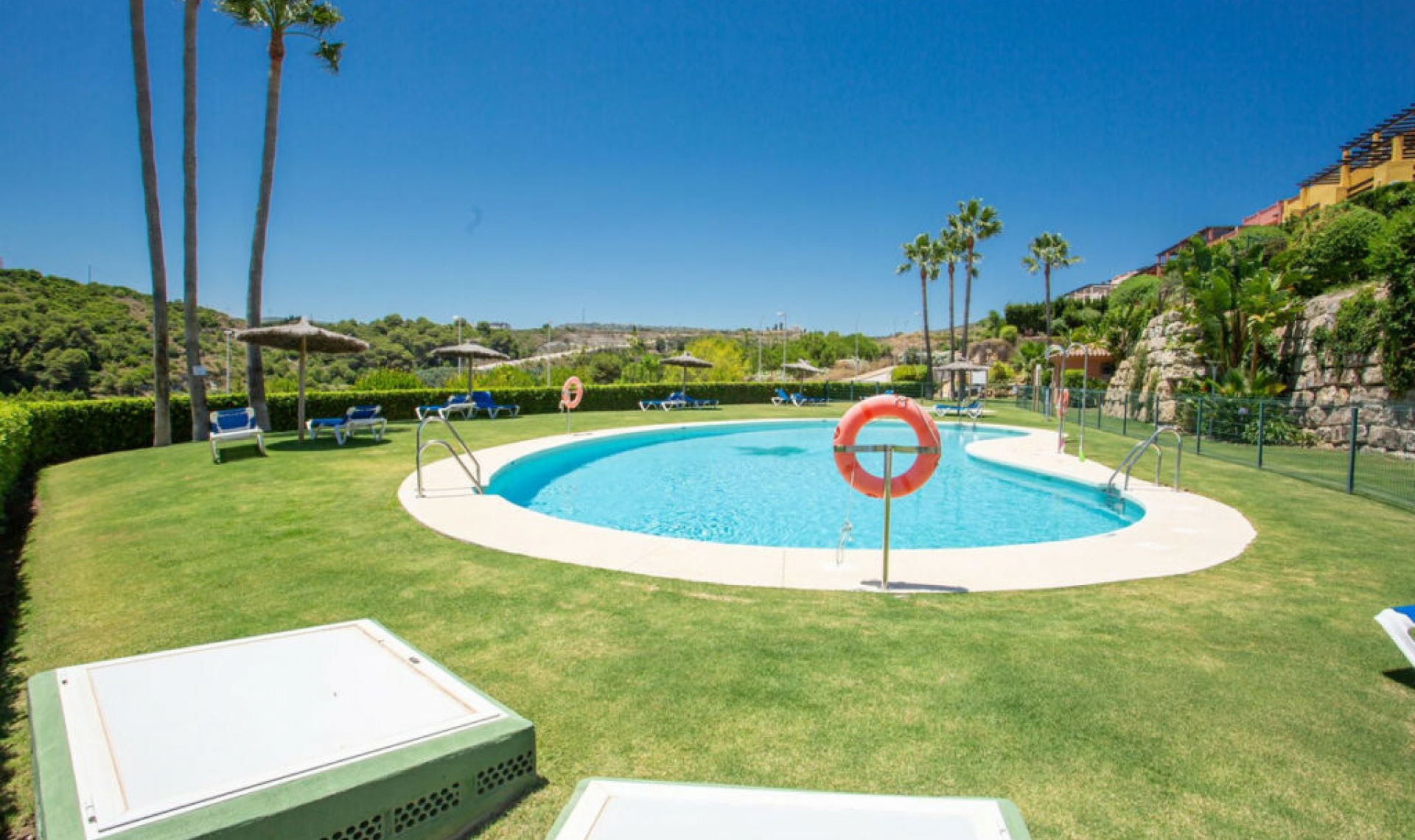 Resale - Apartment -
Casares Playa