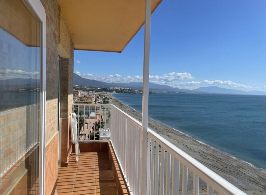 Resale - Apartment -
Casares Playa