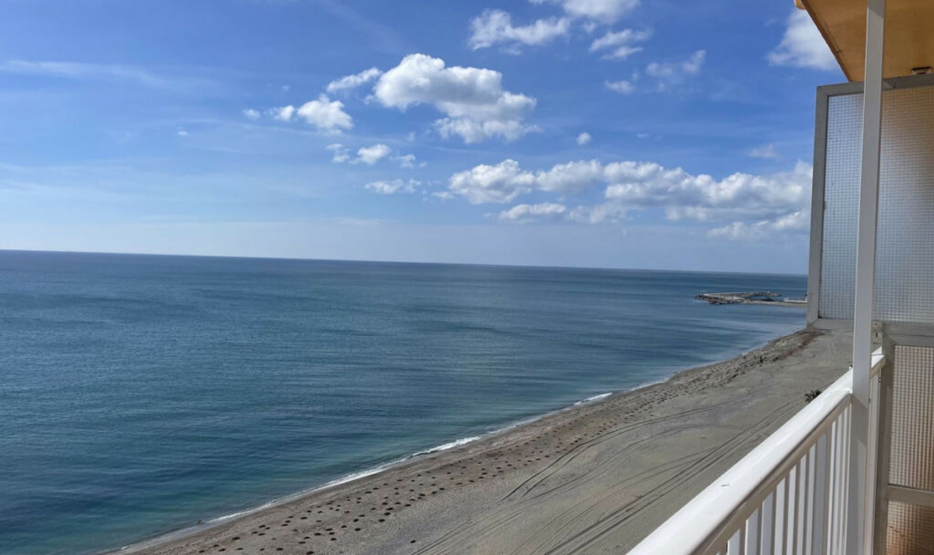 Resale - Apartment -
Casares Playa