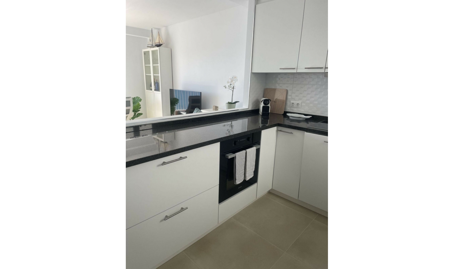 Resale - Apartment -
Casares Playa