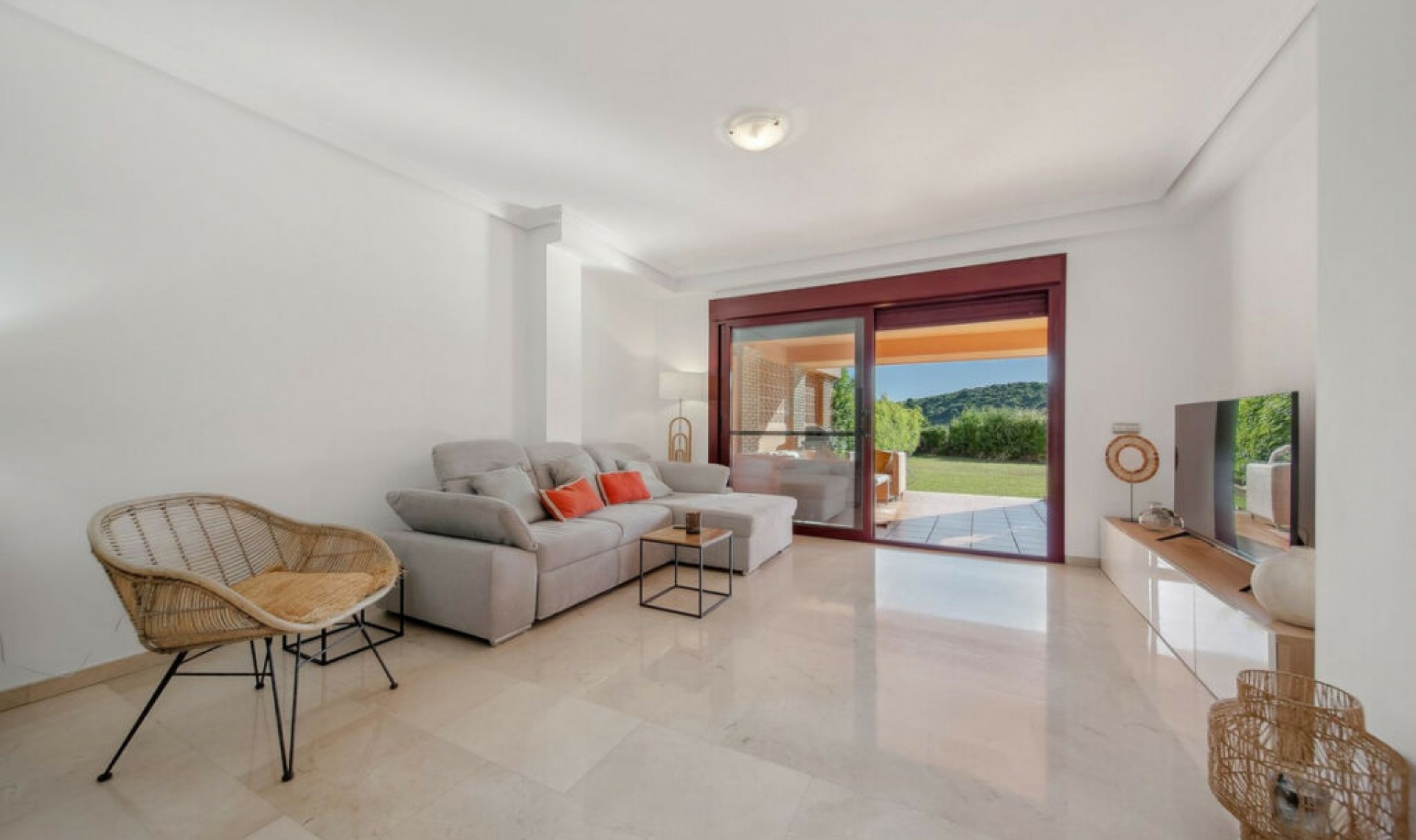 Resale - Apartment -
Casares Playa