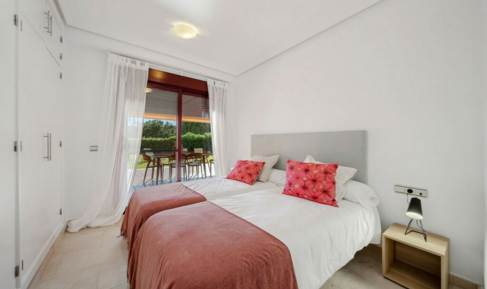 Resale - Apartment -
Casares Playa
