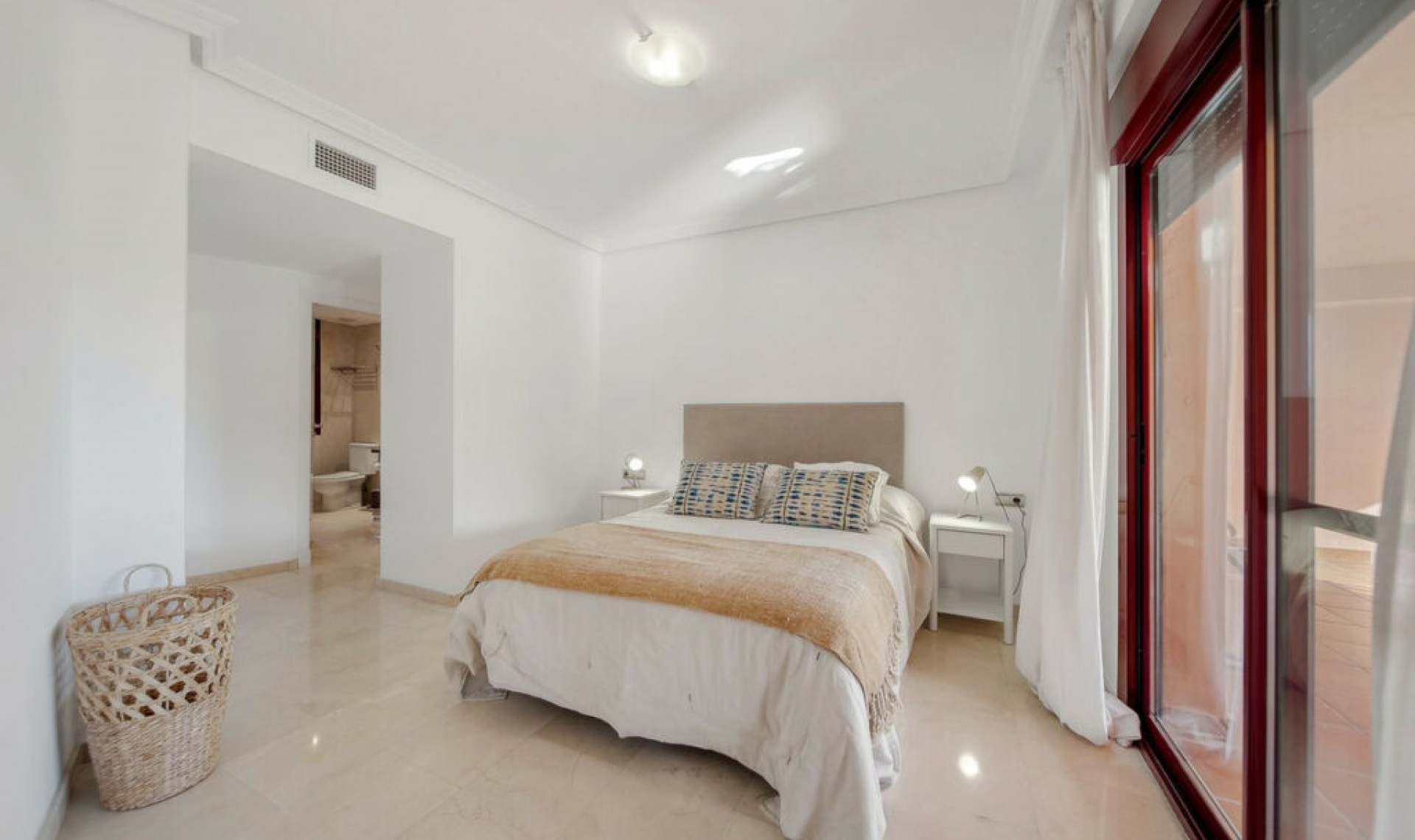Resale - Apartment -
Casares Playa