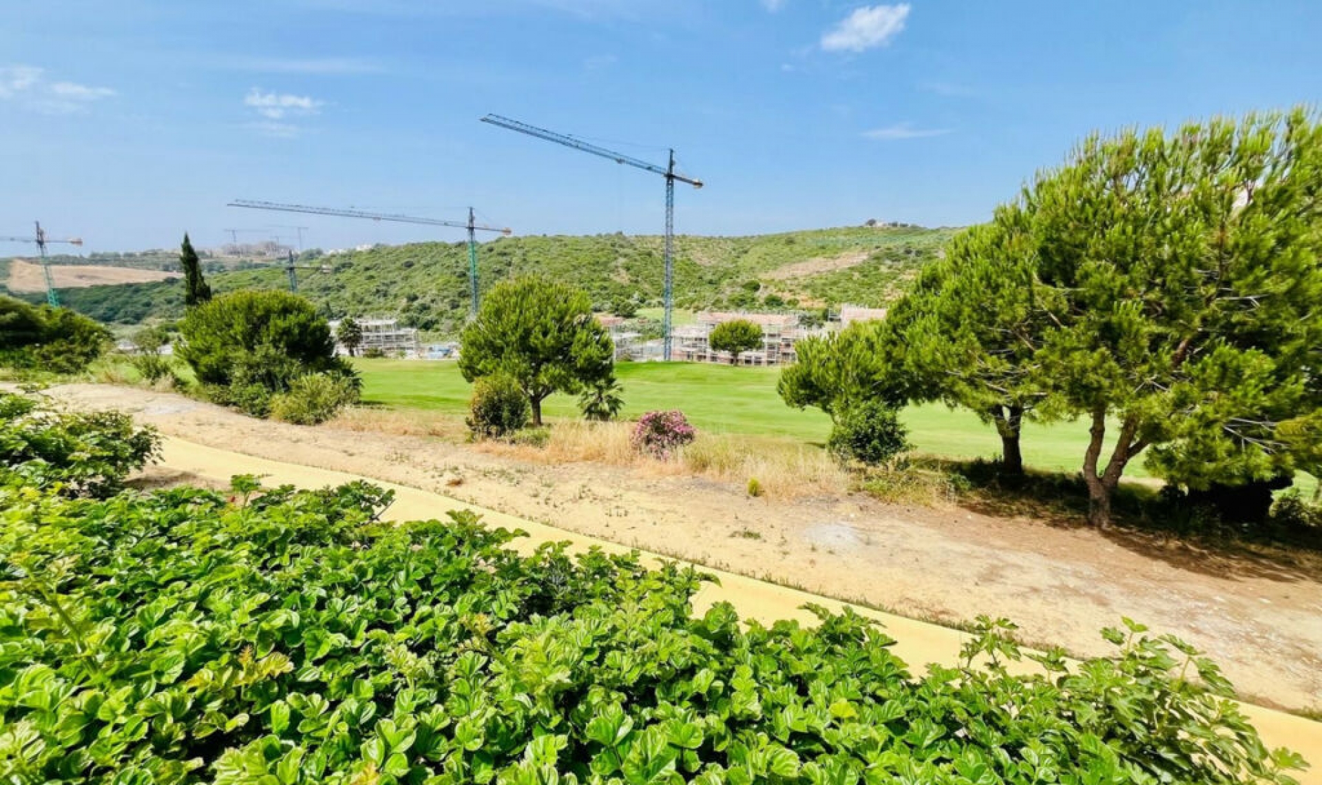 Resale - Apartment -
Casares Playa
