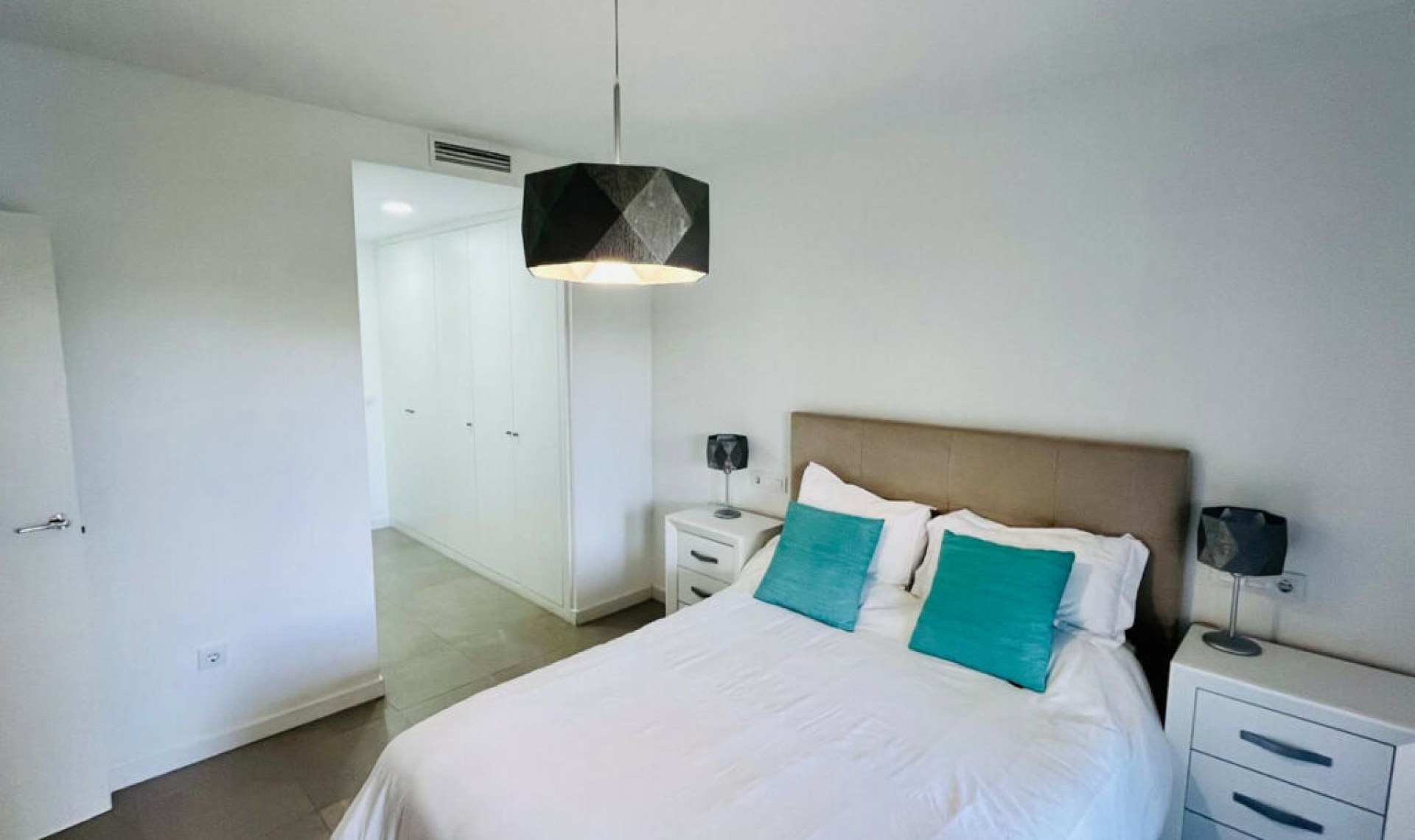 Resale - Apartment -
Casares Playa
