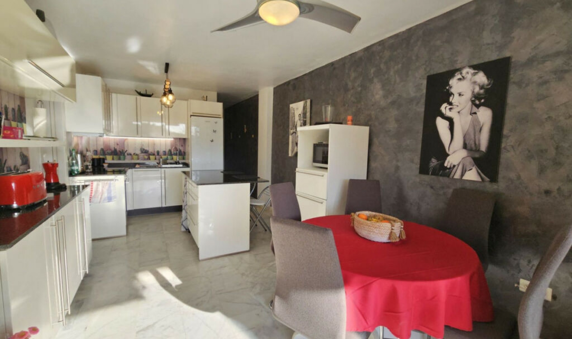 Resale - Apartment -
Casares Playa