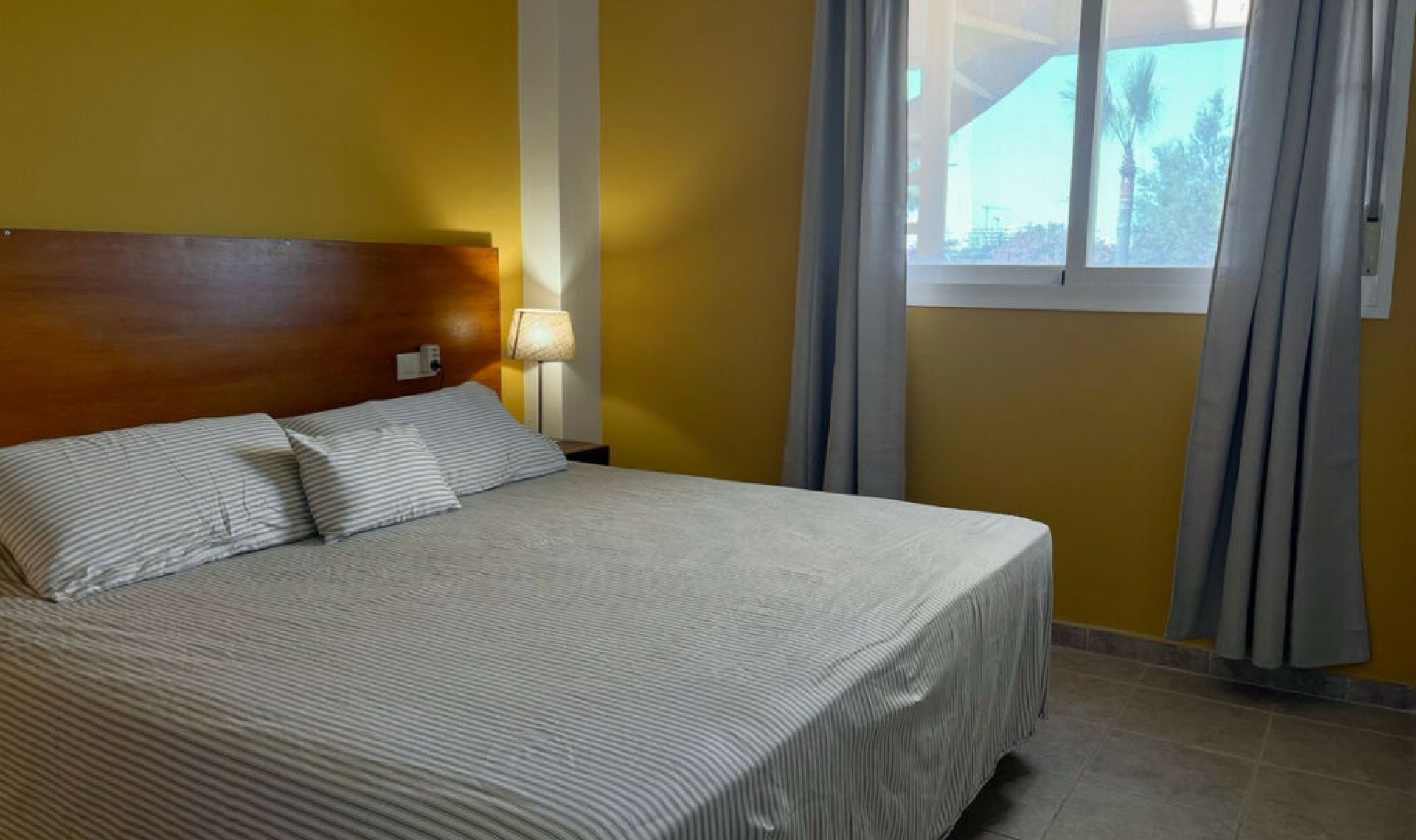 Resale - Apartment -
Casares Playa