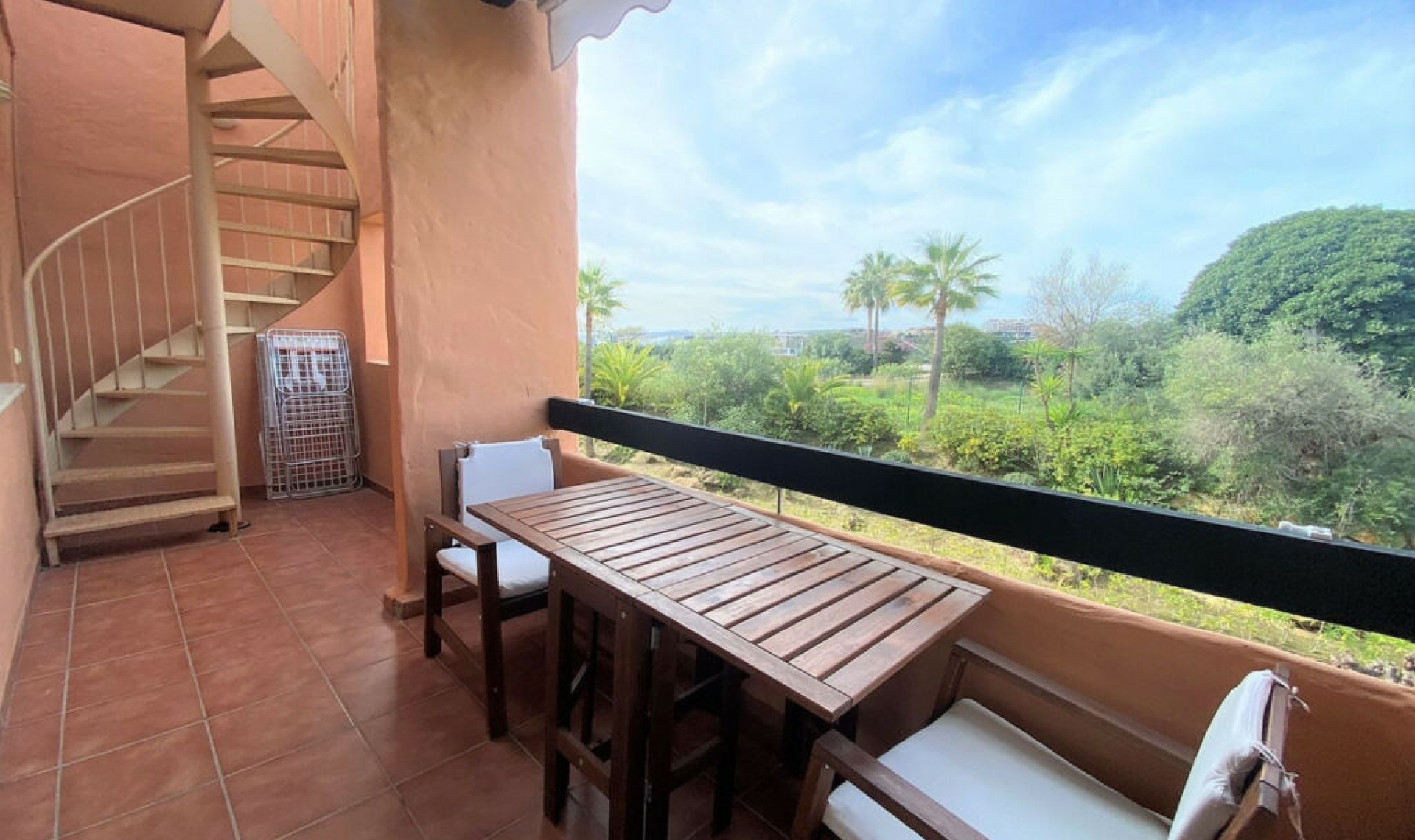 Resale - Apartment -
Casares Playa