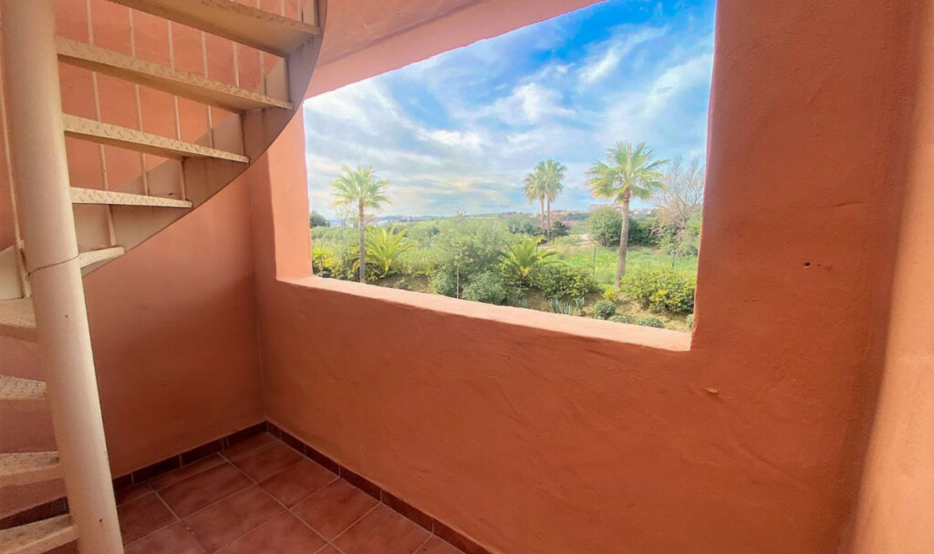 Resale - Apartment -
Casares Playa