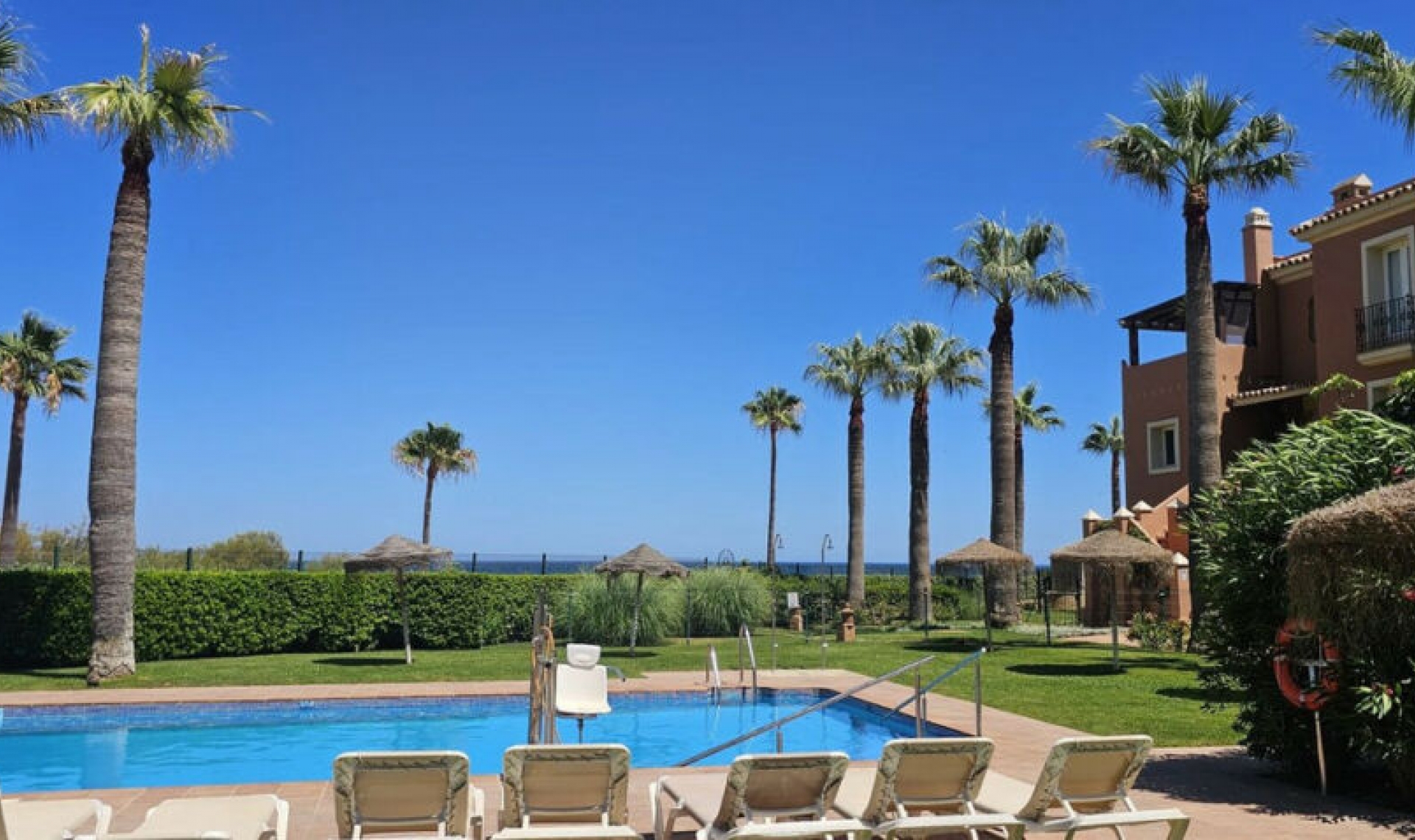 Resale - Apartment -
Casares Playa