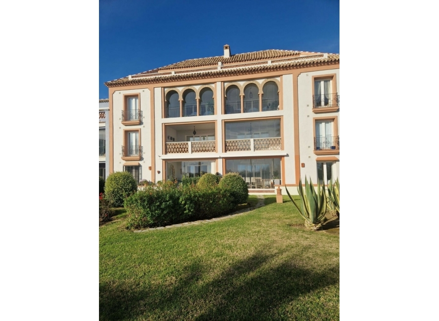 Resale - Apartment -
Casares Playa