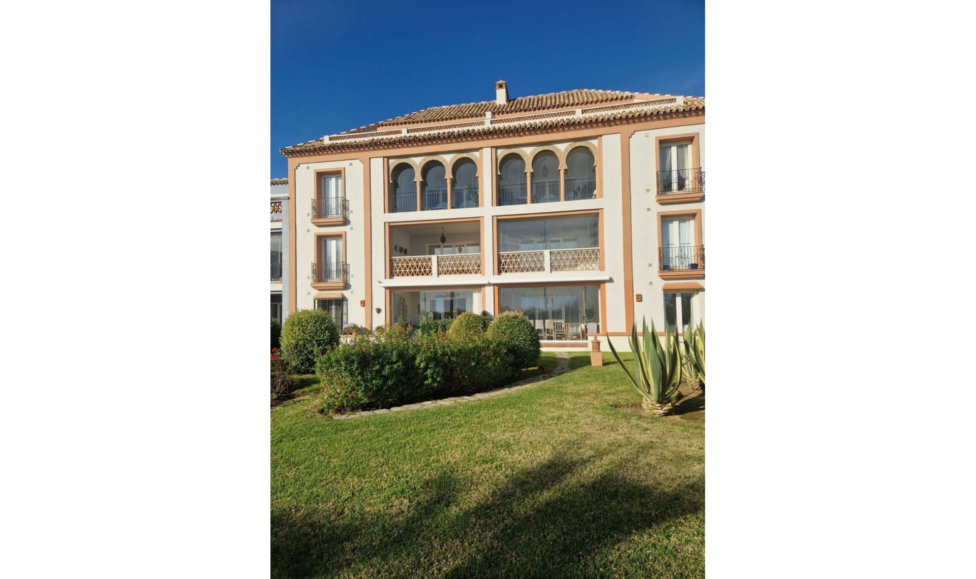 Resale - Apartment -
Casares Playa