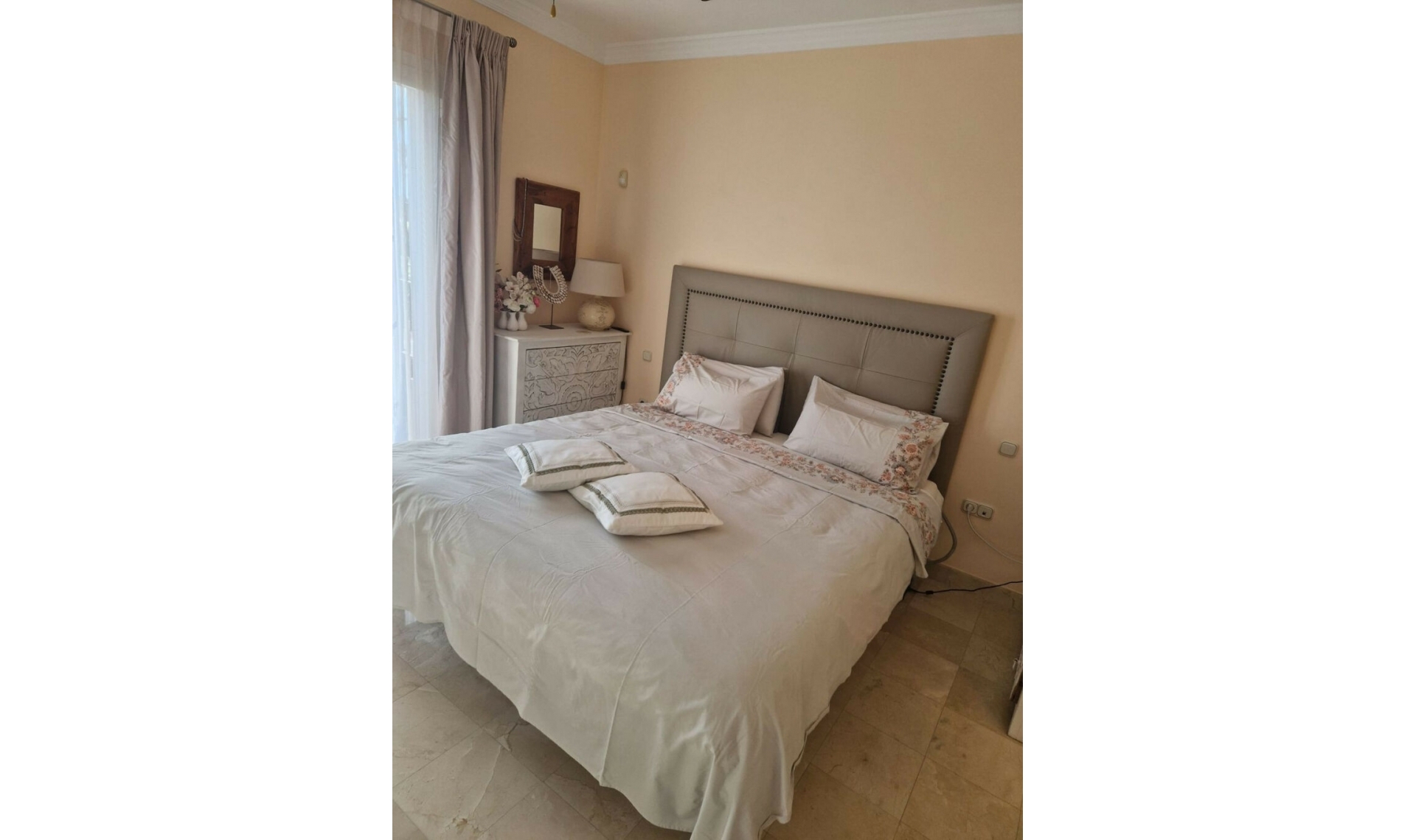 Resale - Apartment -
Casares Playa