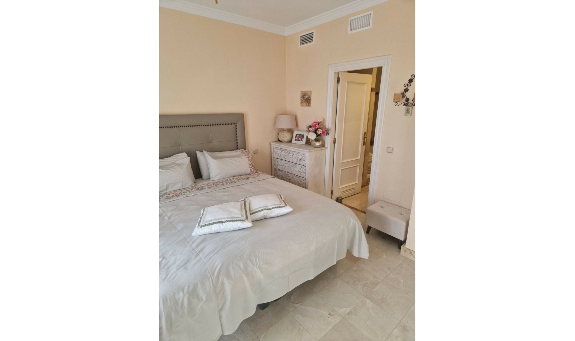 Resale - Apartment -
Casares Playa