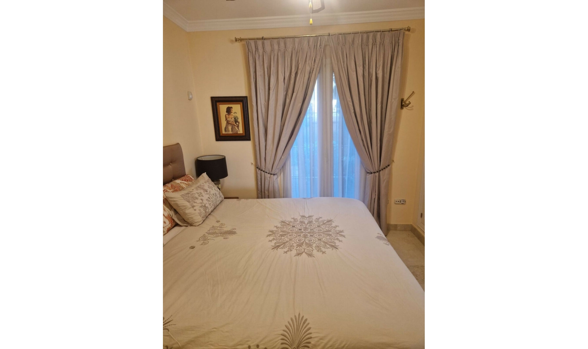 Resale - Apartment -
Casares Playa