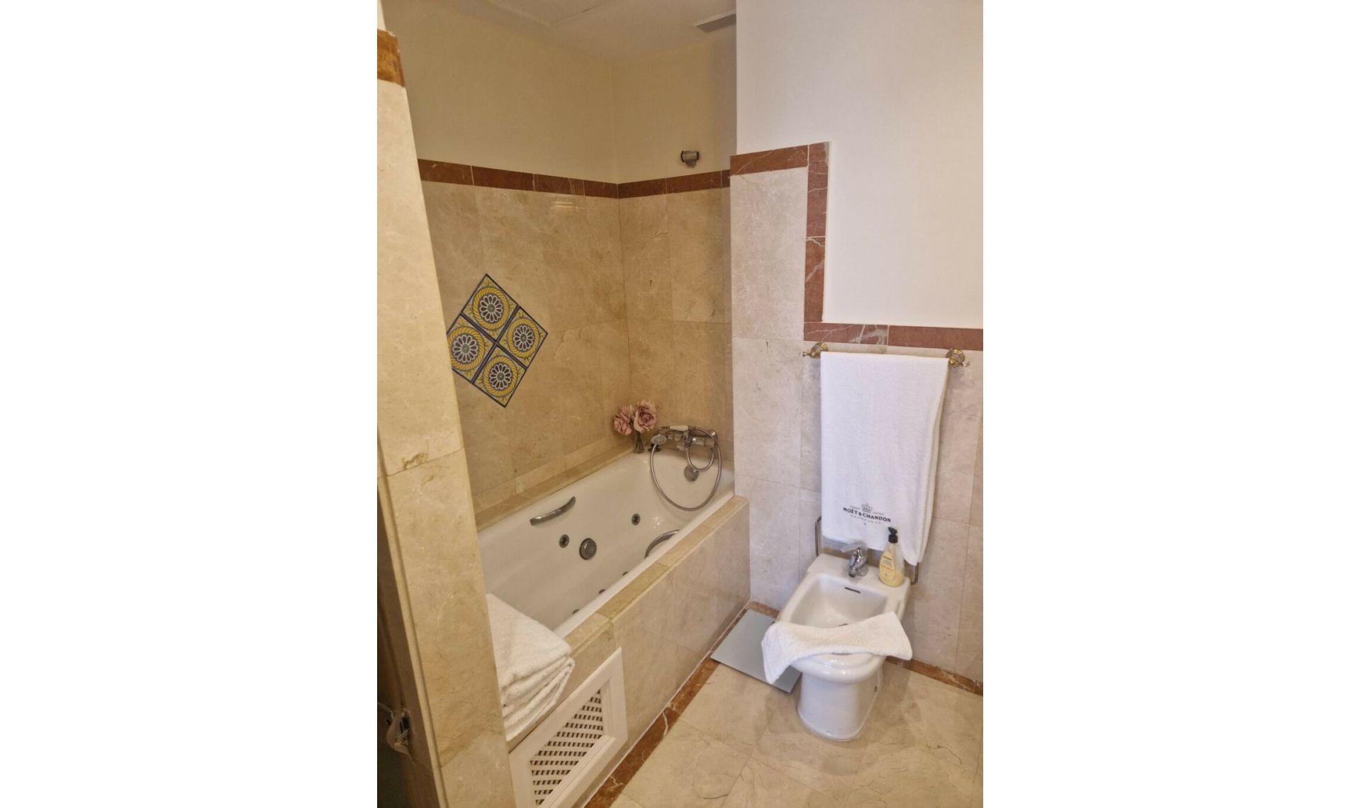 Resale - Apartment -
Casares Playa