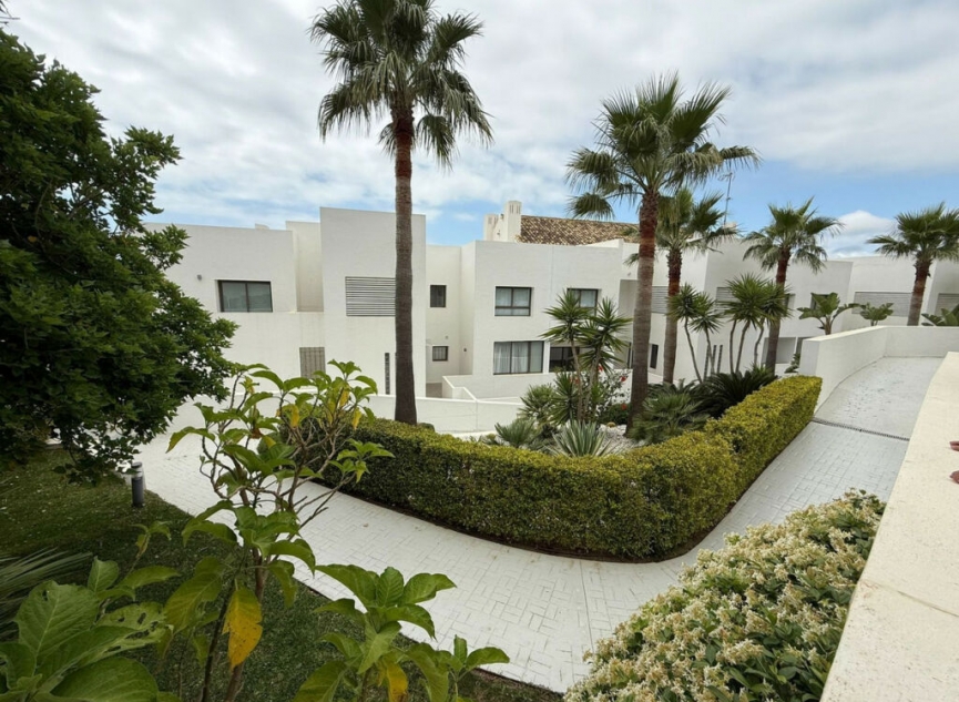 Resale - Apartment -
Casares Playa