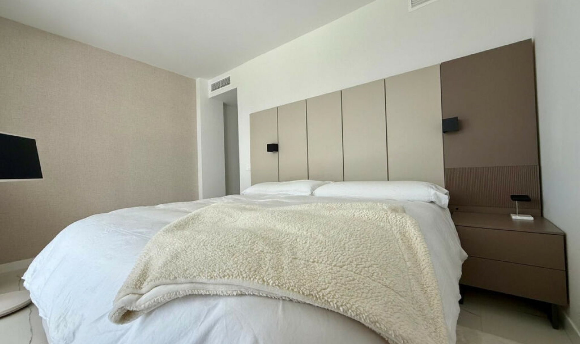 Resale - Apartment -
Casares Playa