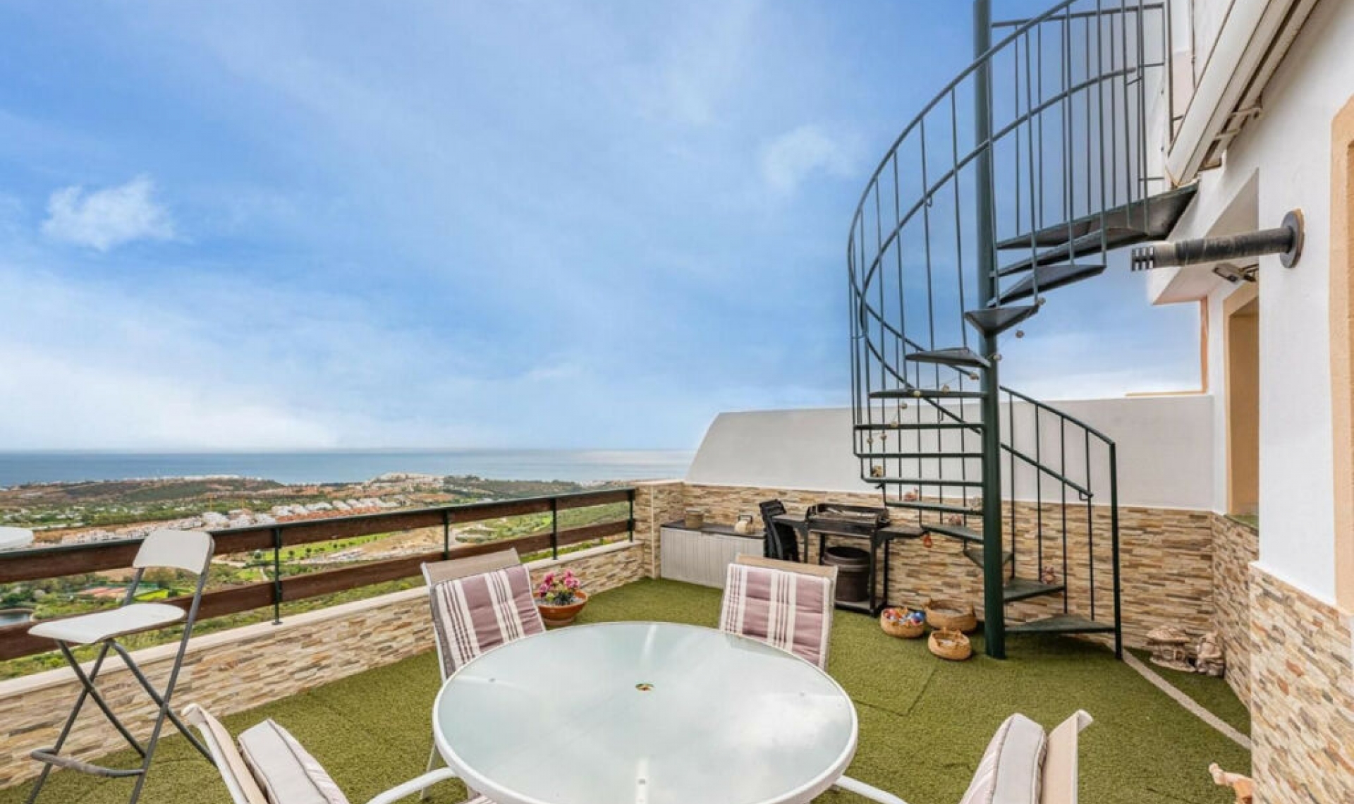 Resale - Apartment -
Casares Playa