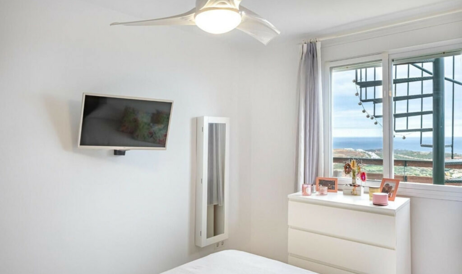 Resale - Apartment -
Casares Playa