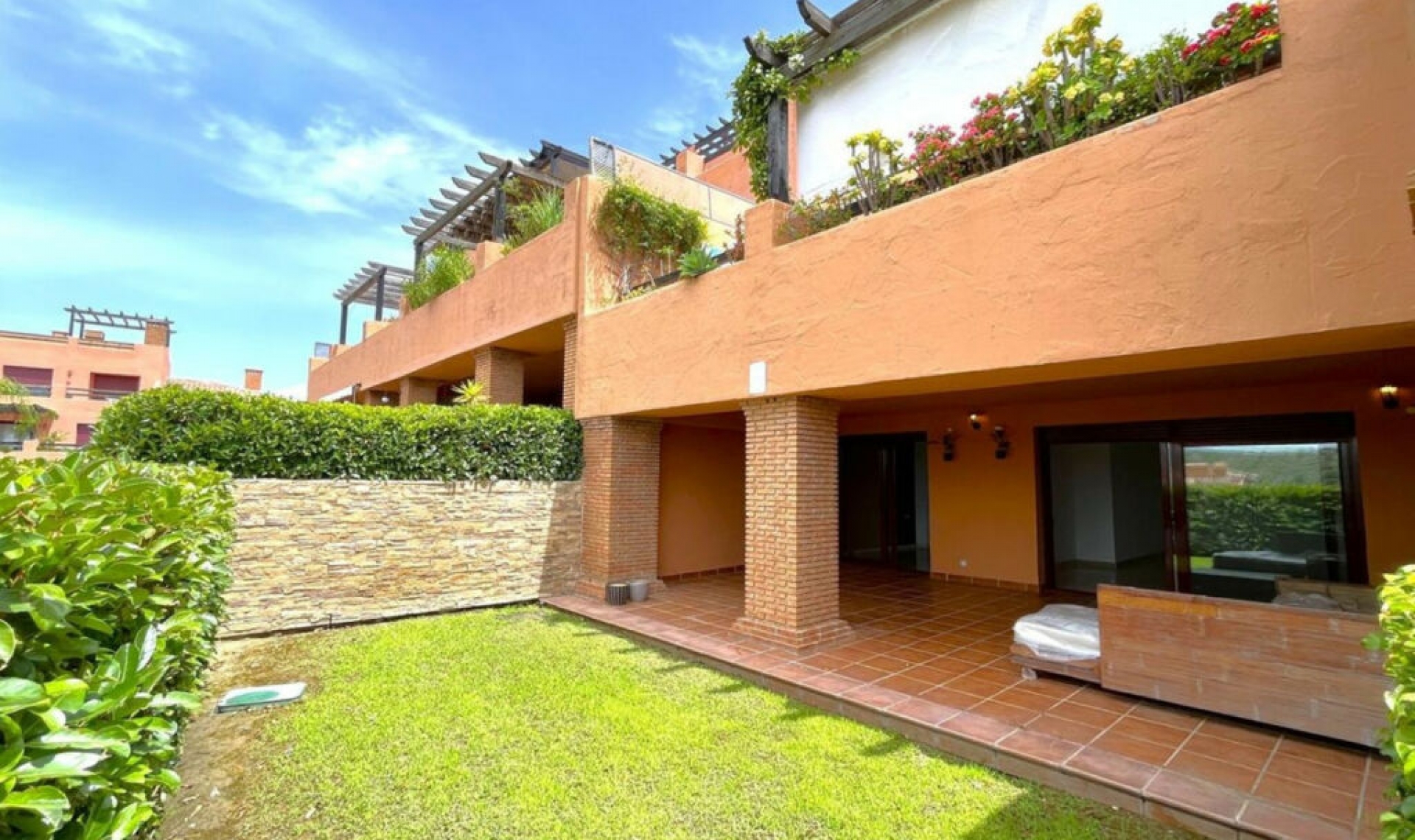 Resale - Apartment -
Casares Playa