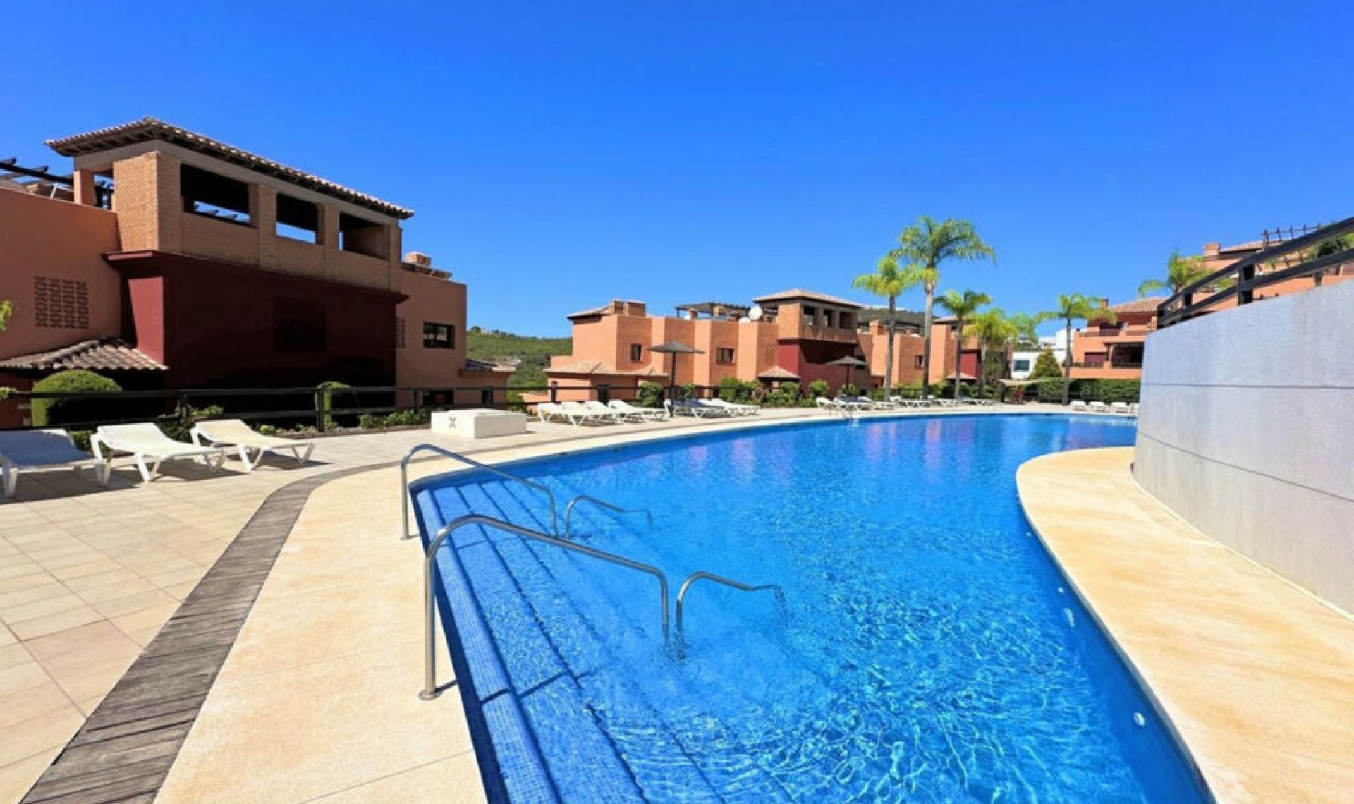 Resale - Apartment -
Casares Playa