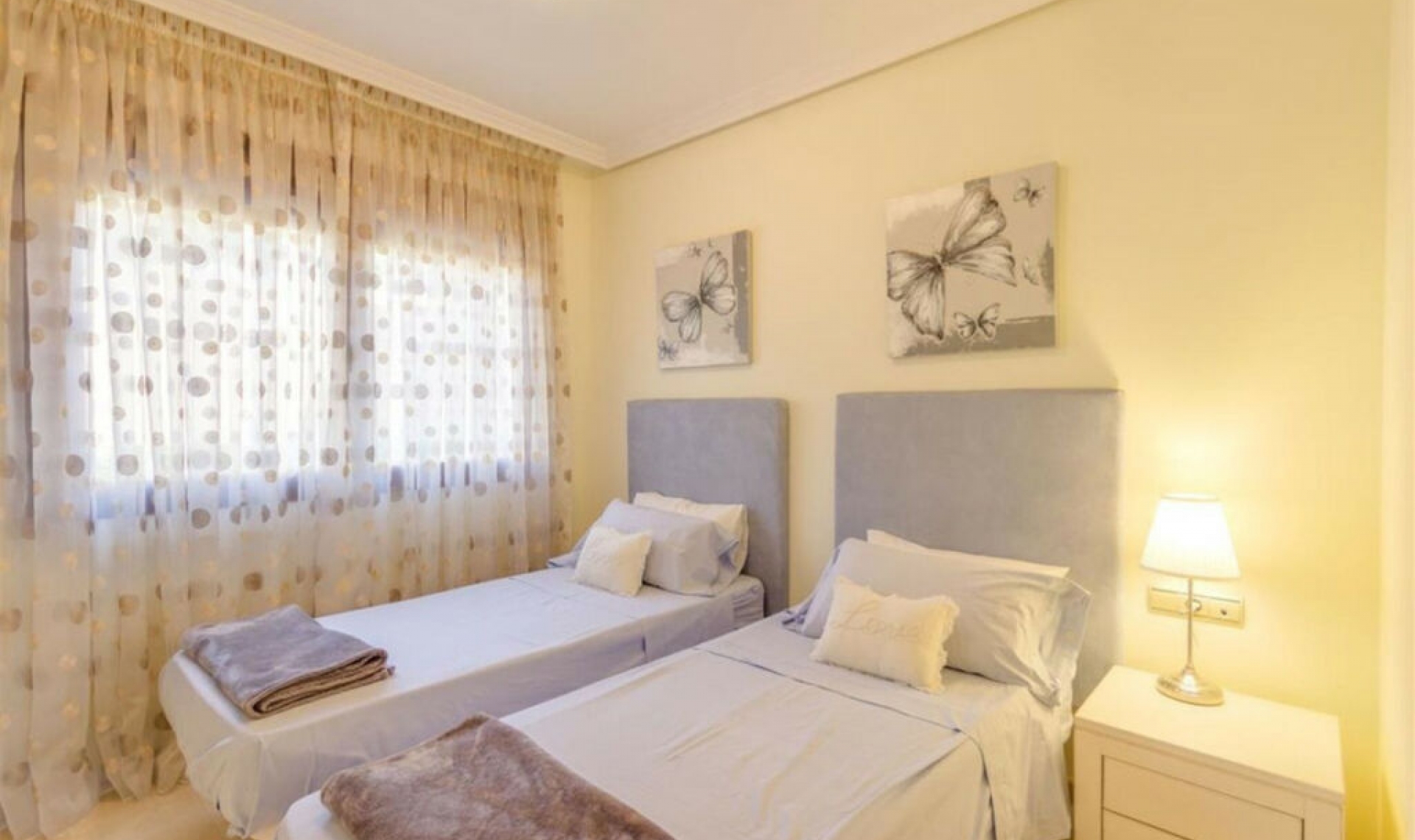 Resale - Apartment -
Casares Playa