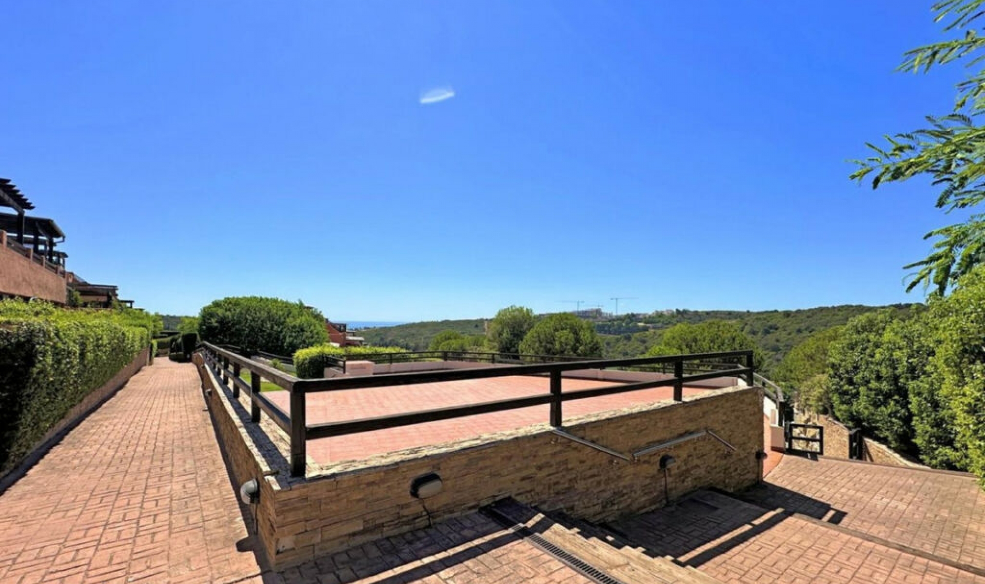 Resale - Apartment -
Casares Playa