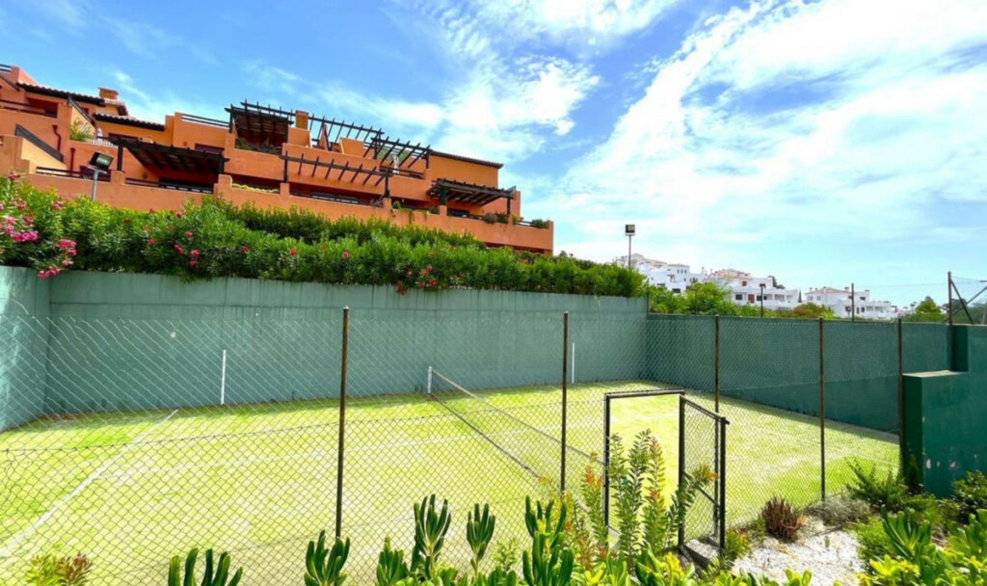 Resale - Apartment -
Casares Playa
